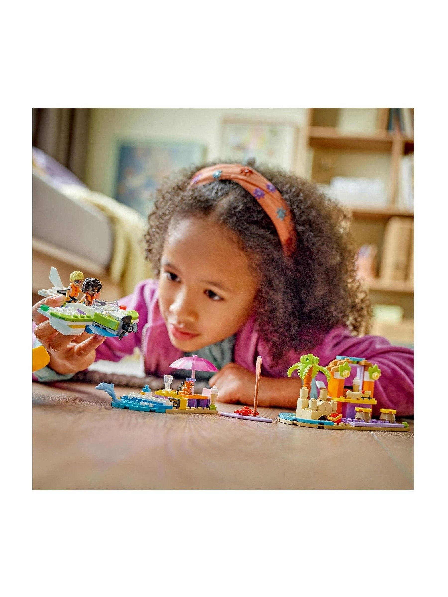 Lego Friends 2in1 Creative Beach and Travel Suitcase 42672 - Image 3 of 8