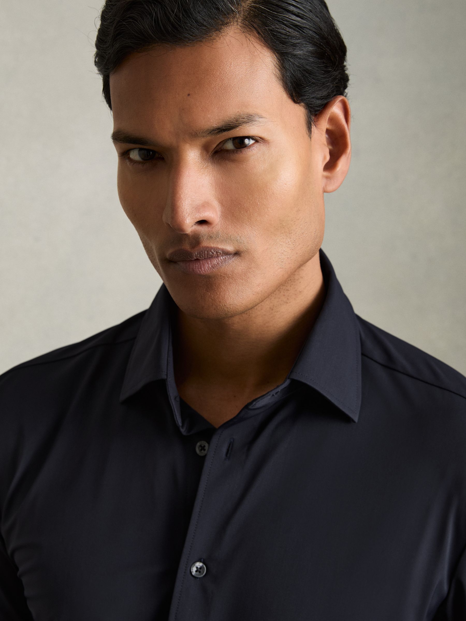 Regular Fit Travel Shirt in Navy - Image 5 of 7