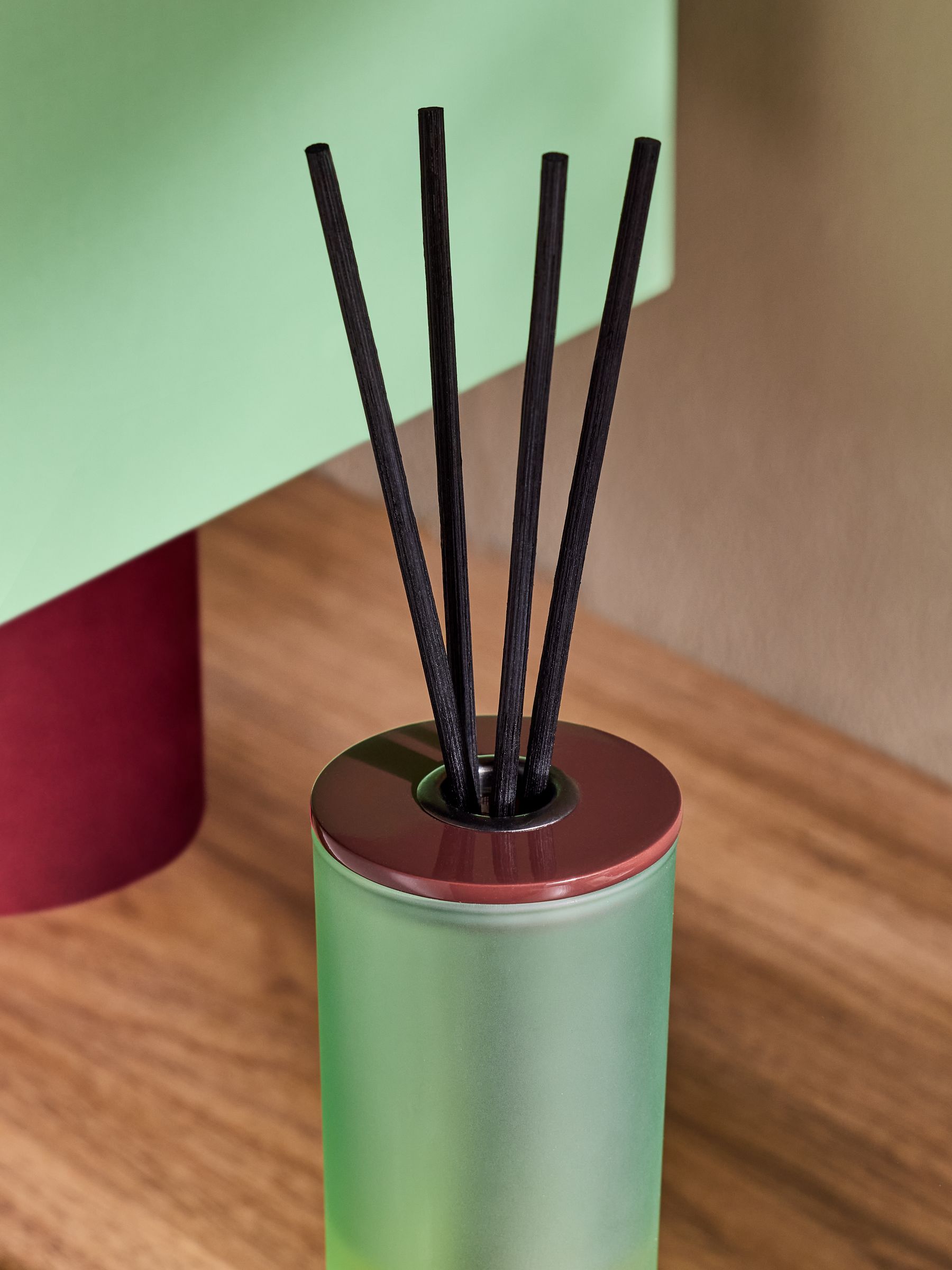 200ml Fragranced Reed Diffuser in Citrus and Patchouli - Image 4 of 5