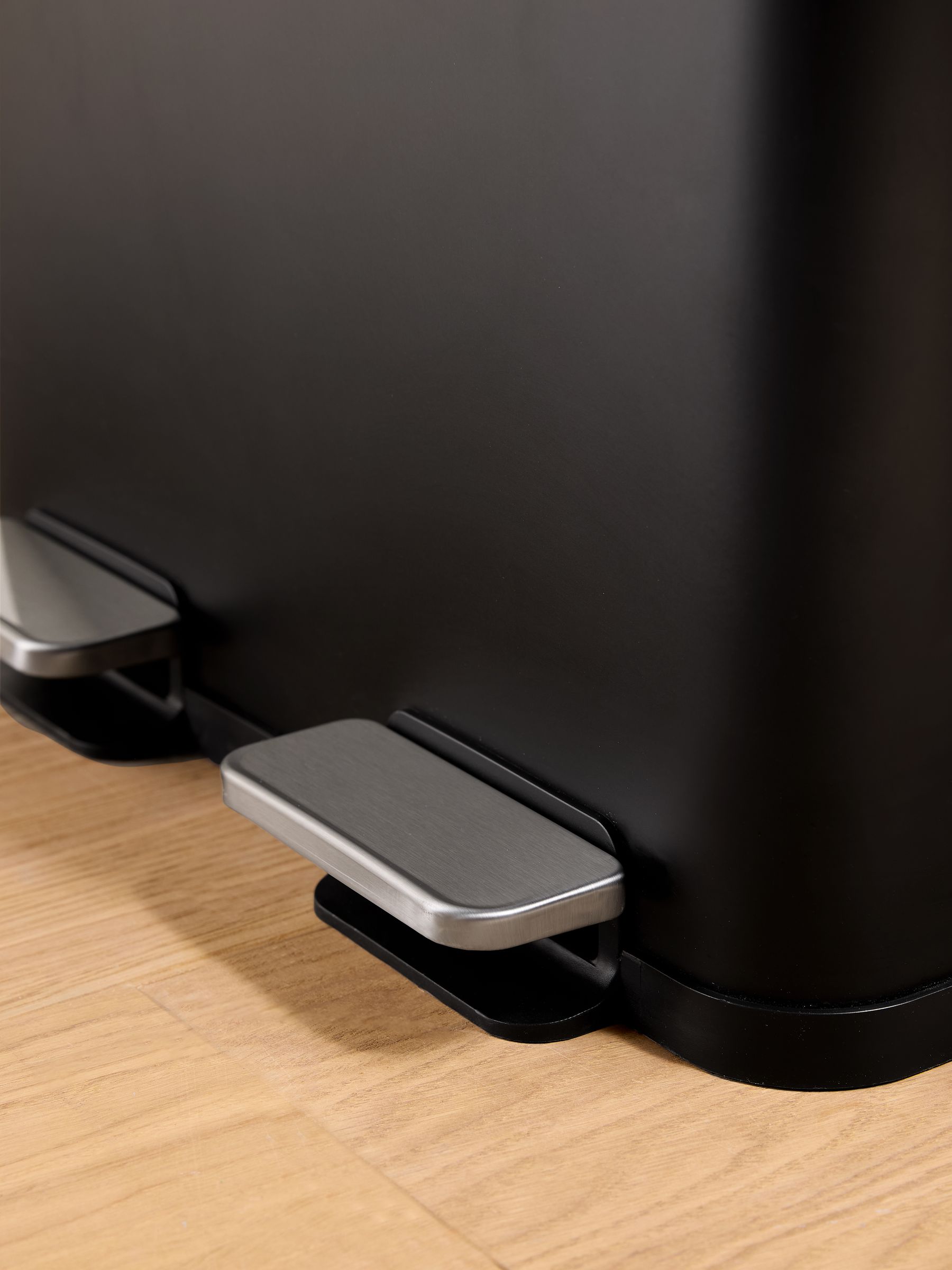 Malik 40 Litre Soft Close Pedal Bin in Black - Image 2 of 4