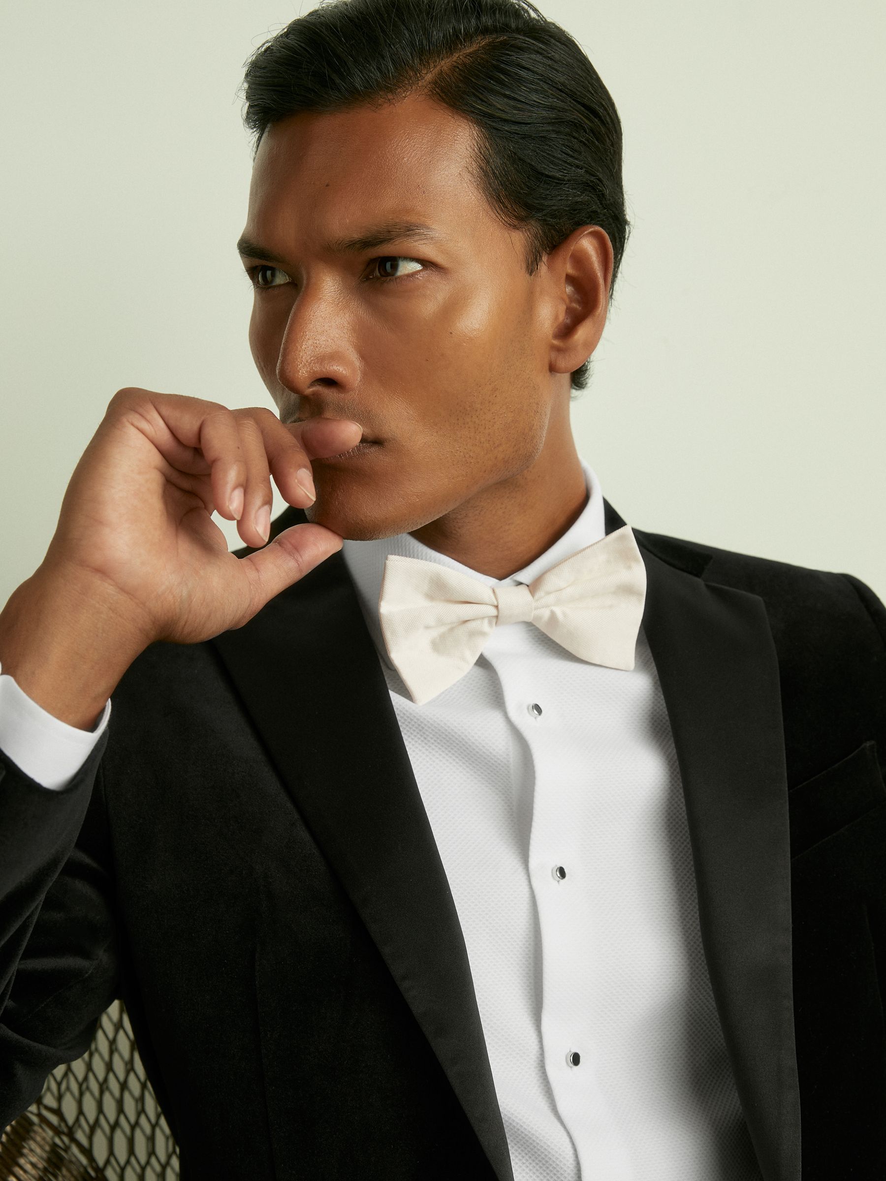 عاجي فاتح - ربطة عنق Boyle من Reiss - صورة 2 من 5 عاجي فاتح - ربطة عنق Boyle من Reiss - صورة 2 من 5
