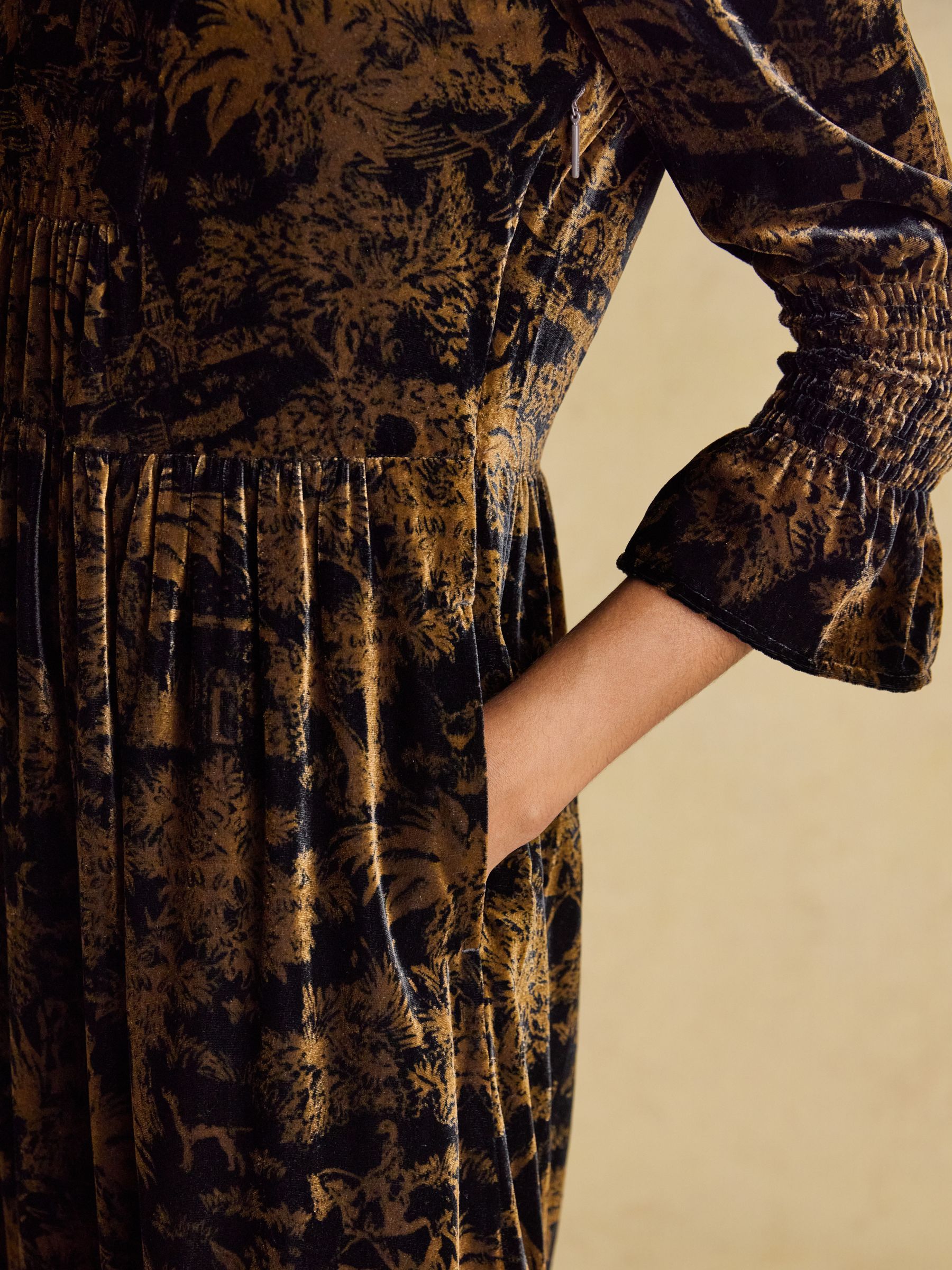 Rosalind Black Toile Velvet V-Neck Dress - Image 5 of 7