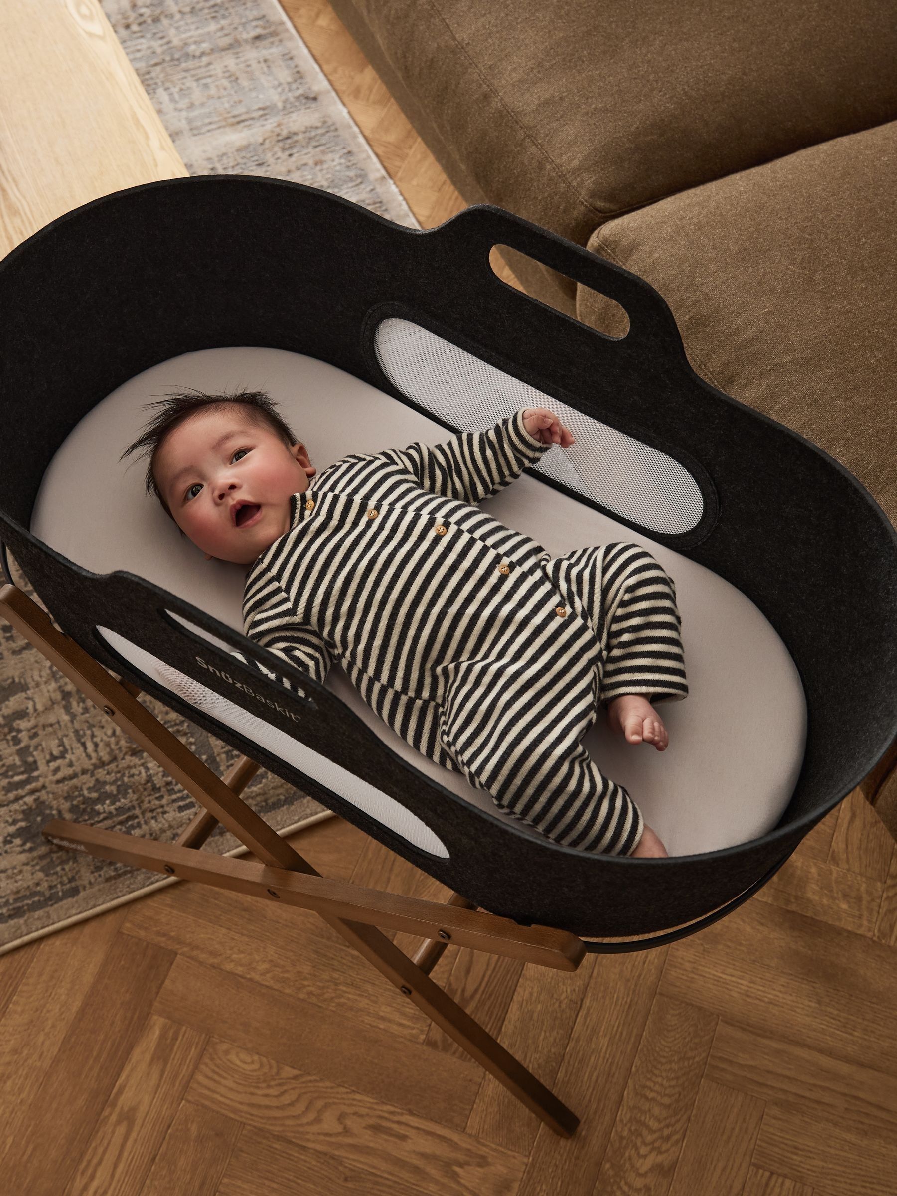 Snuz Graphite/Walnut SnuzBaskit Moses Basket & Stand Set - Image 2 of 8