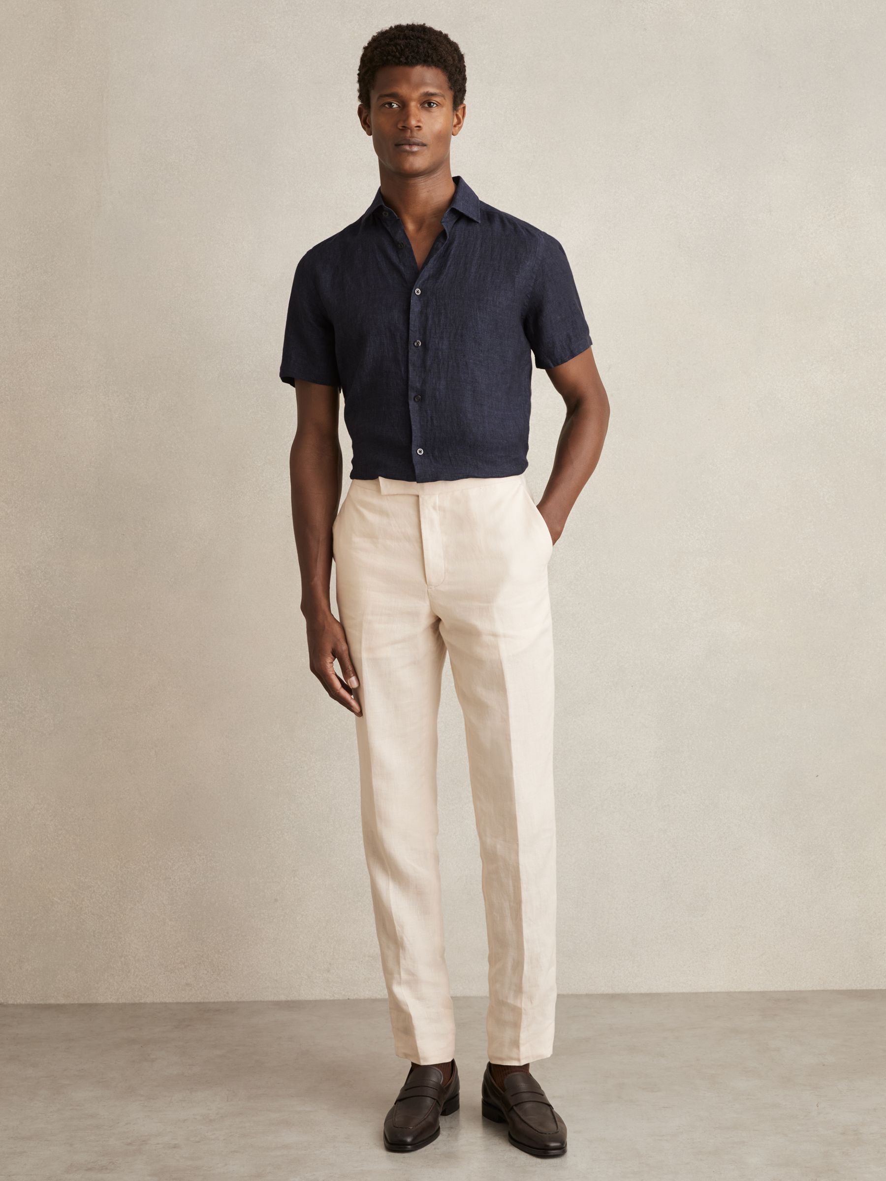 Linen Short-Sleeve Shirt in Navy - Image 3 of 6
