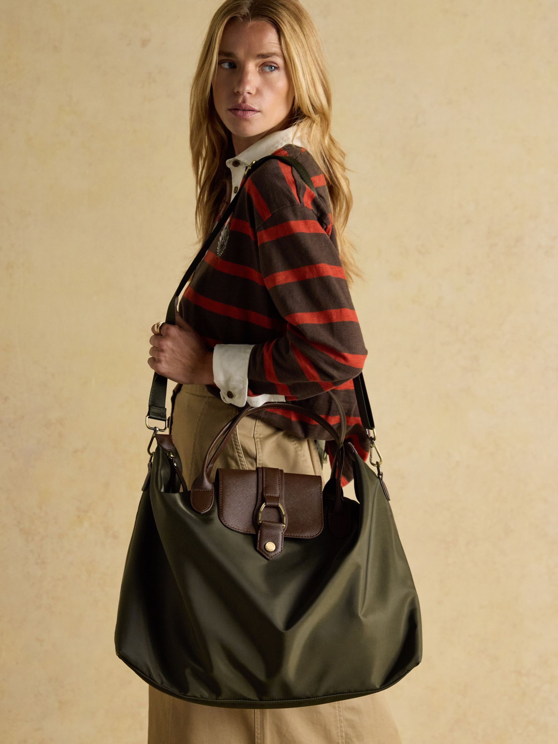 Edie Khaki Green Weekend Bag with Shoulder Strap - Image 4 of 10