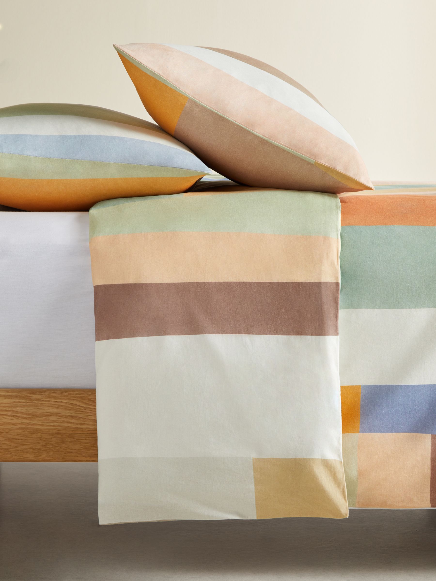 Alonzo 180 Thread Count Duvet Cover and Pillowcase Set in Multi - Image 2 of 4