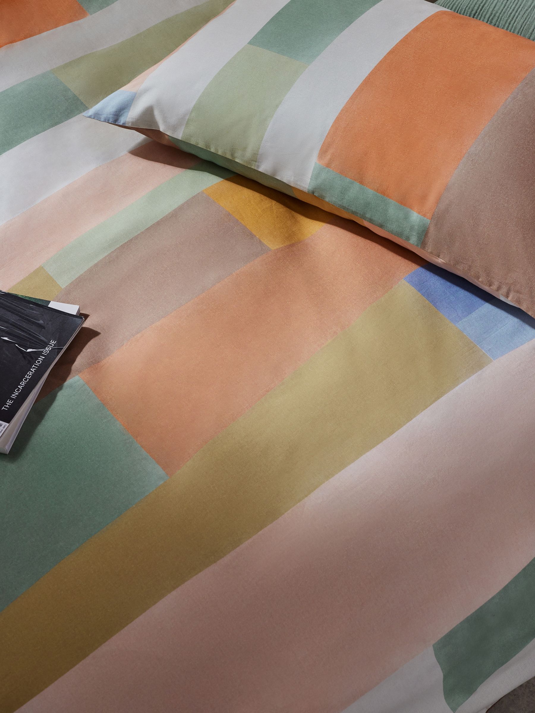 Alonzo 180 Thread Count Duvet Cover and Pillowcase Set in Multi - Image 3 of 4