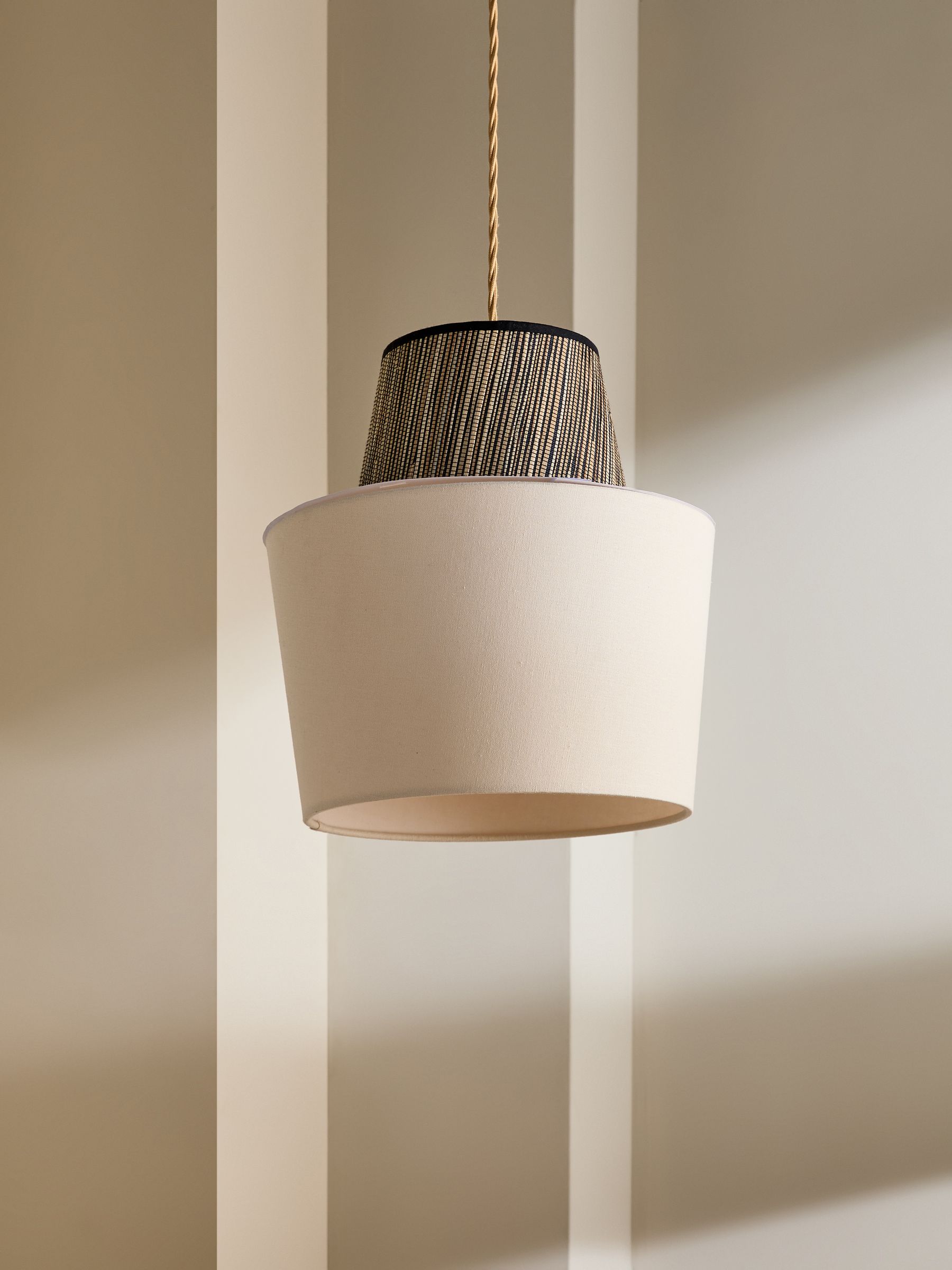 Small Andre Easyfit Shade in Cream - Image 1 of 5