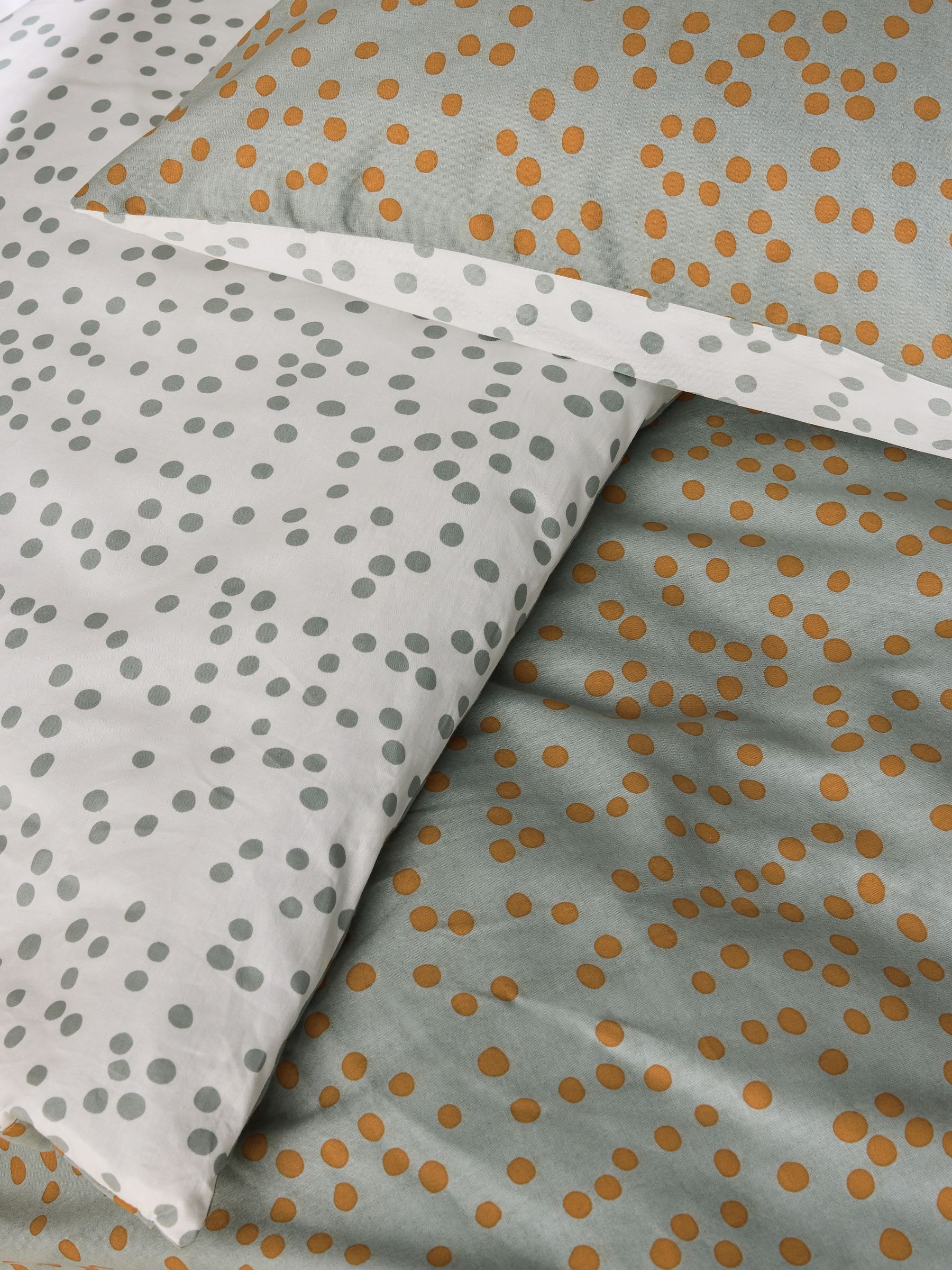 Dotty 180 Thread Count Duvet Cover and Pillowcase Set in Grey - Image 3 of 4