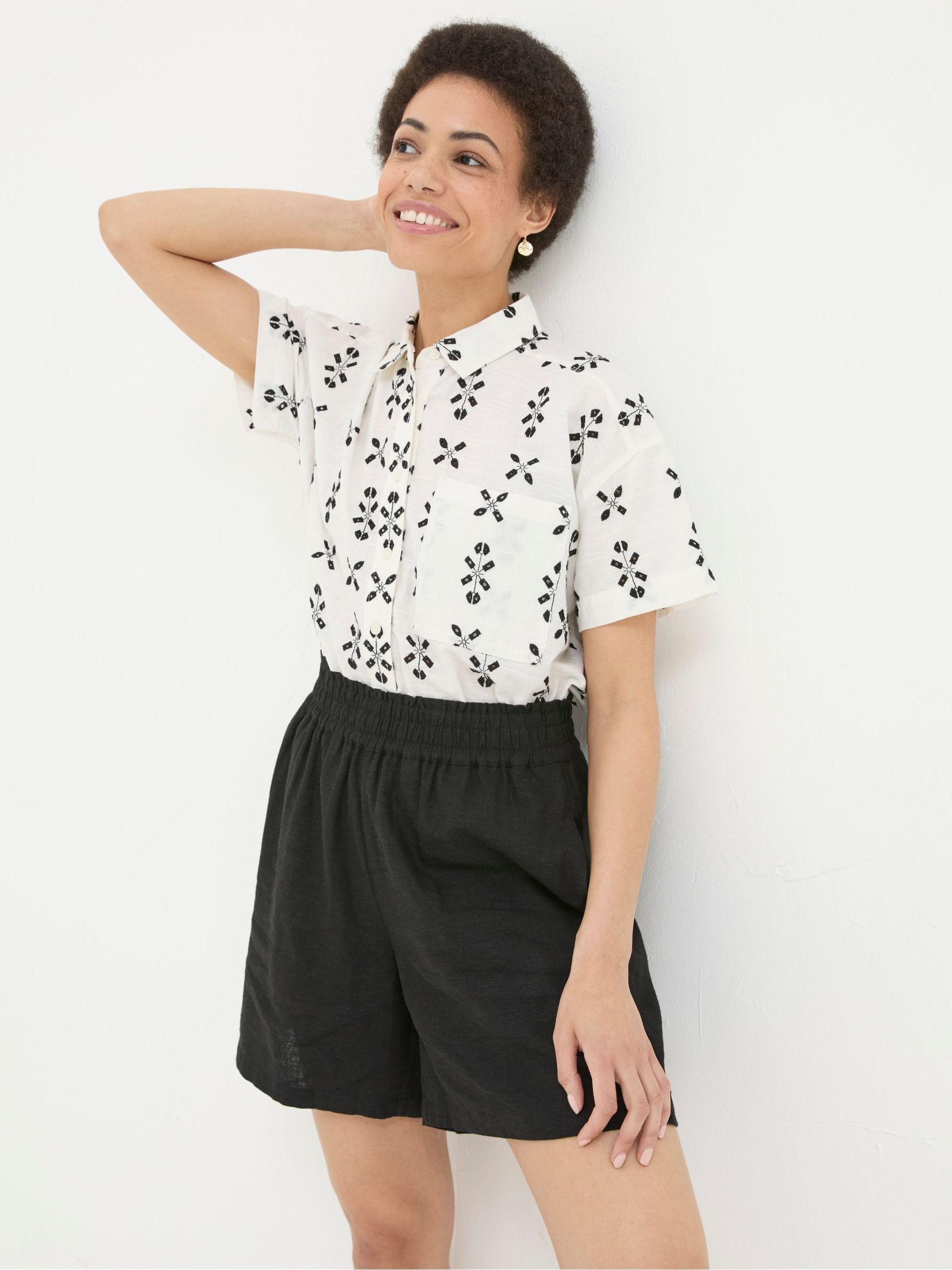 Tadley Black Linen Shirred Waist Shorts - Image 3 of 6