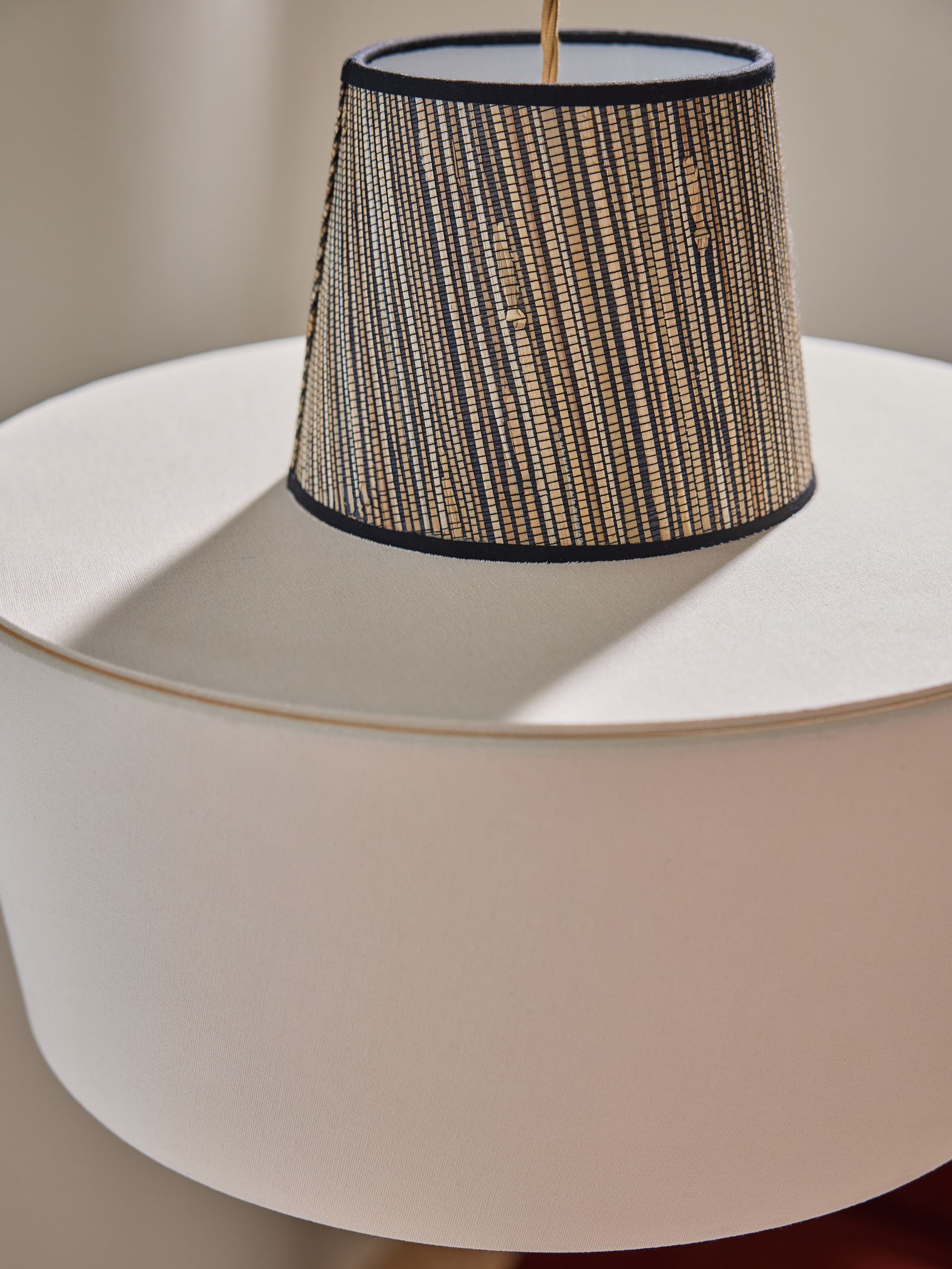 Large Andre Easyfit Shade in Cream - Image 3 of 5