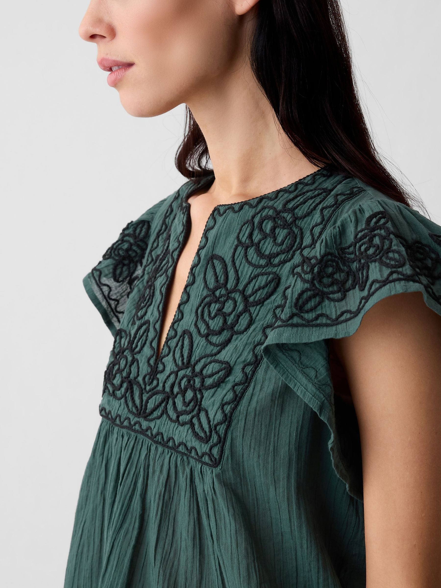 Green Crinkle Gauze Embroidered Cropped Shirt - Image 4 of 5