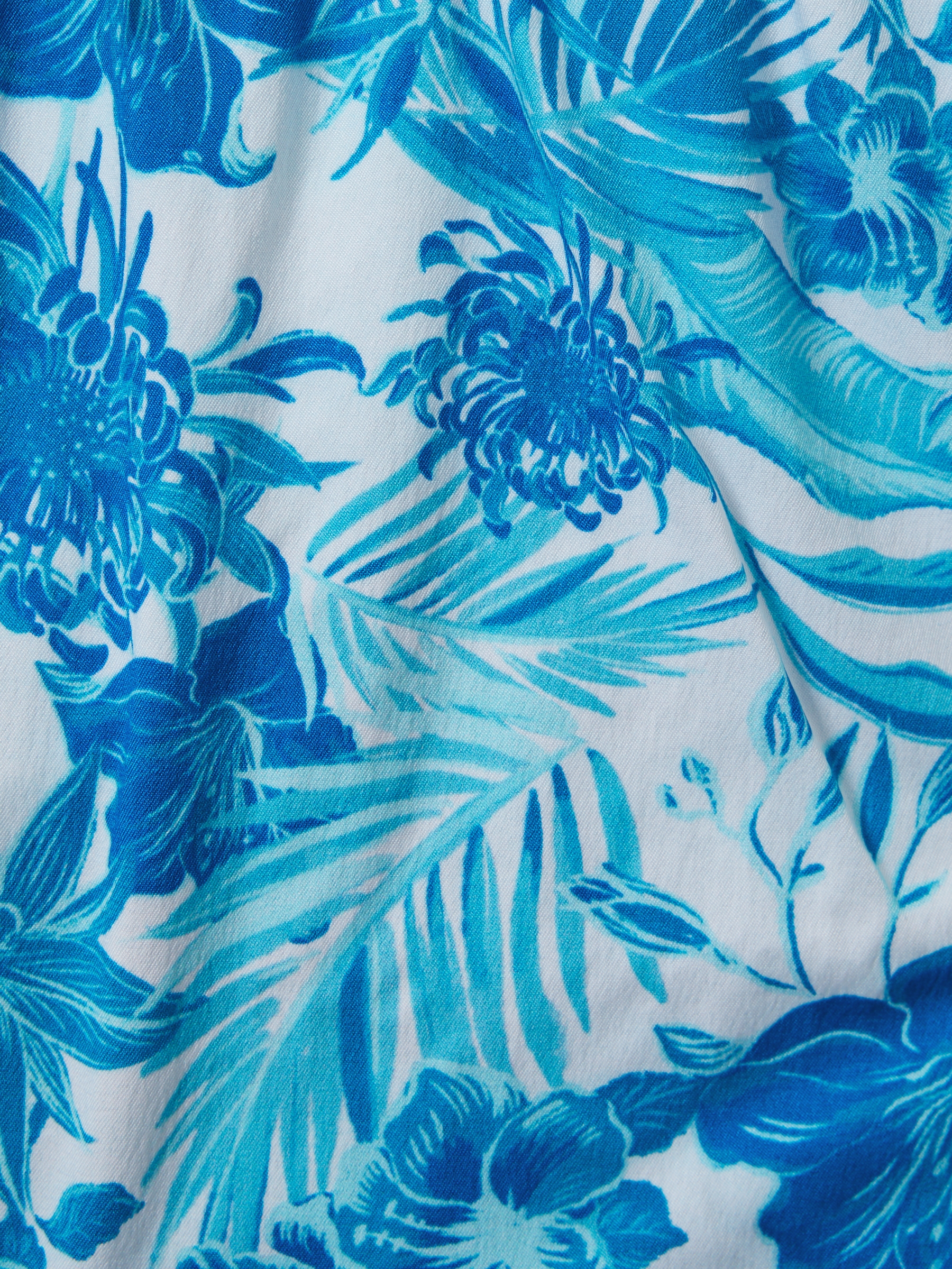 Vilebrequin Foldable Turtle Print Swim Shorts in Blanc Blue - Image 2 of 2