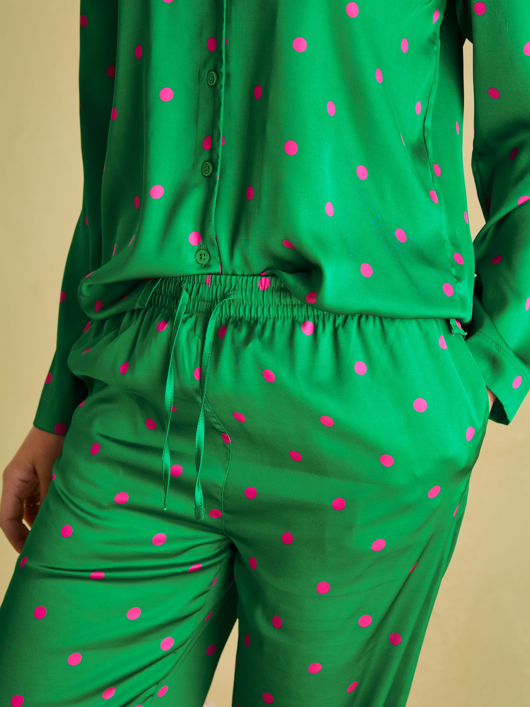 Bonnie Green Satin Pyjama Set - Image 5 of 7