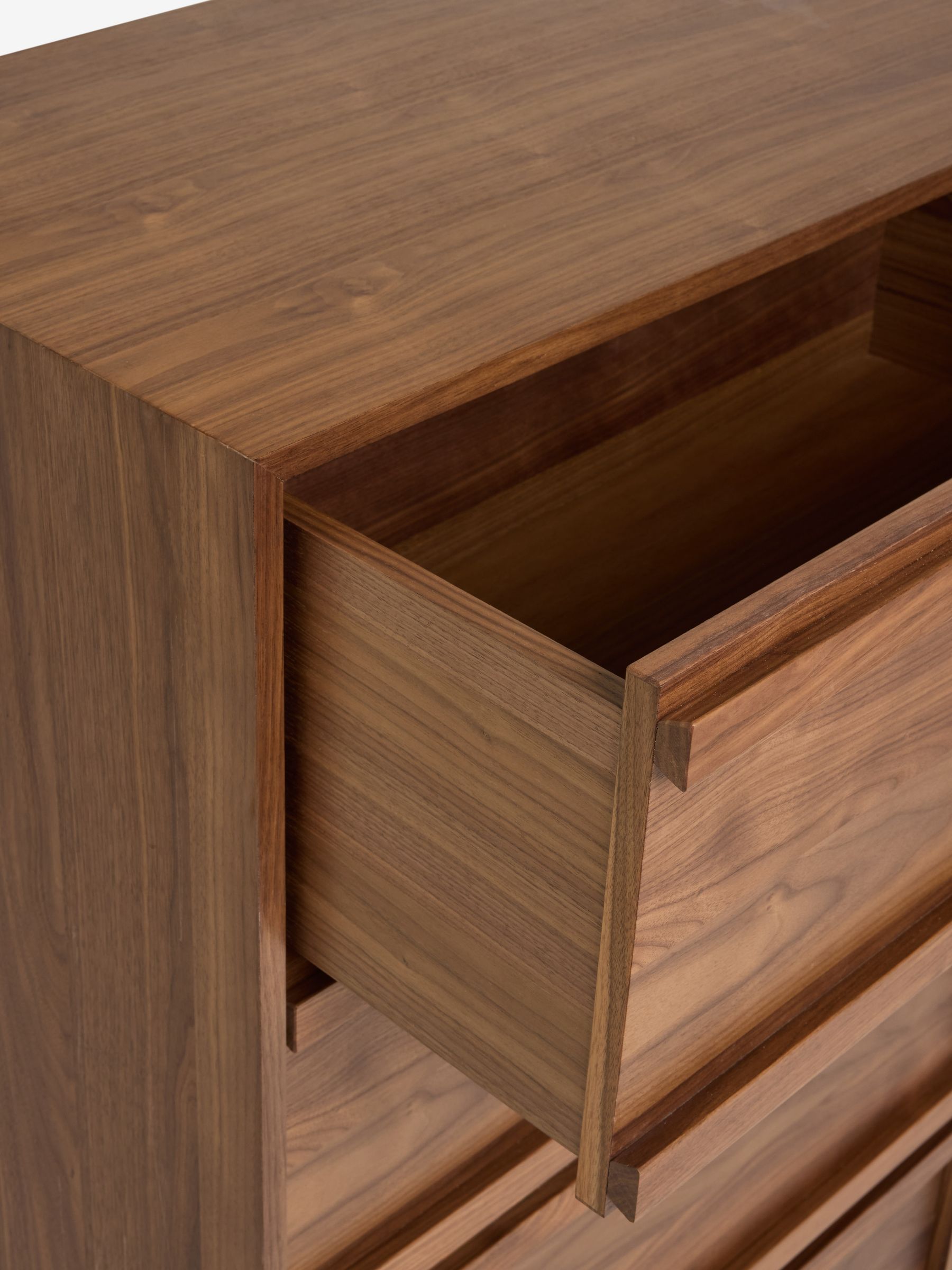 Jasper Conran London Brown 4 Drawer Tall Belgrave Walnut Chest of Drawers - Image 2 of 6