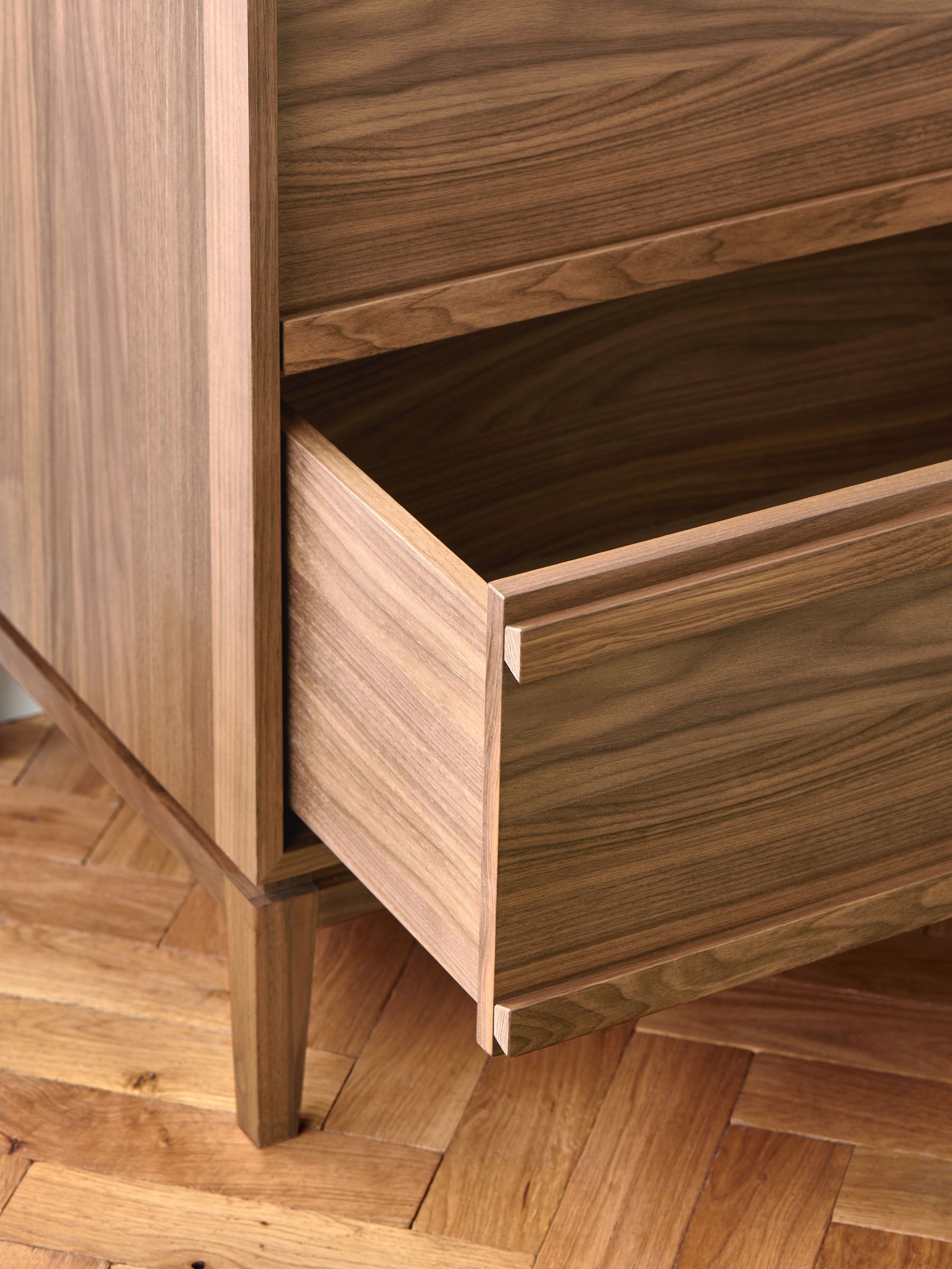Jasper Conran London Brown 4 Drawer Tall Belgrave Walnut Chest of Drawers - Image 3 of 6
