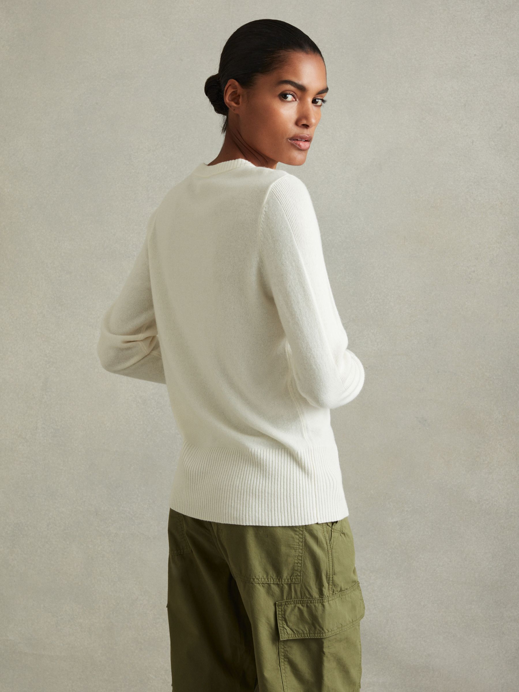 Wool Blend Crew Neck Jumper with Cashmere in Cream - Image 4 of 5