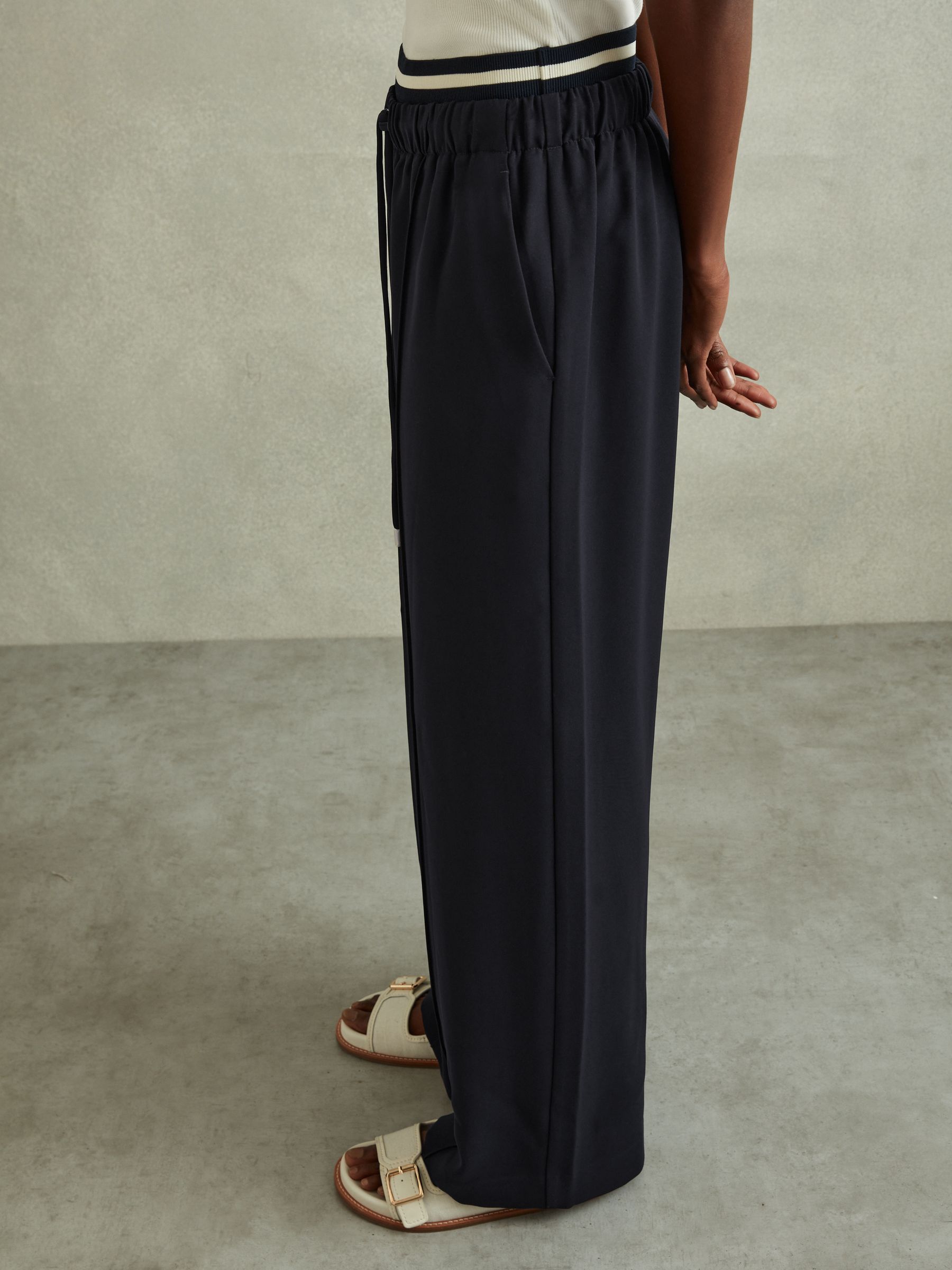 Petite Waistband Detail Wide Leg Trousers in Navy - Image 4 of 7