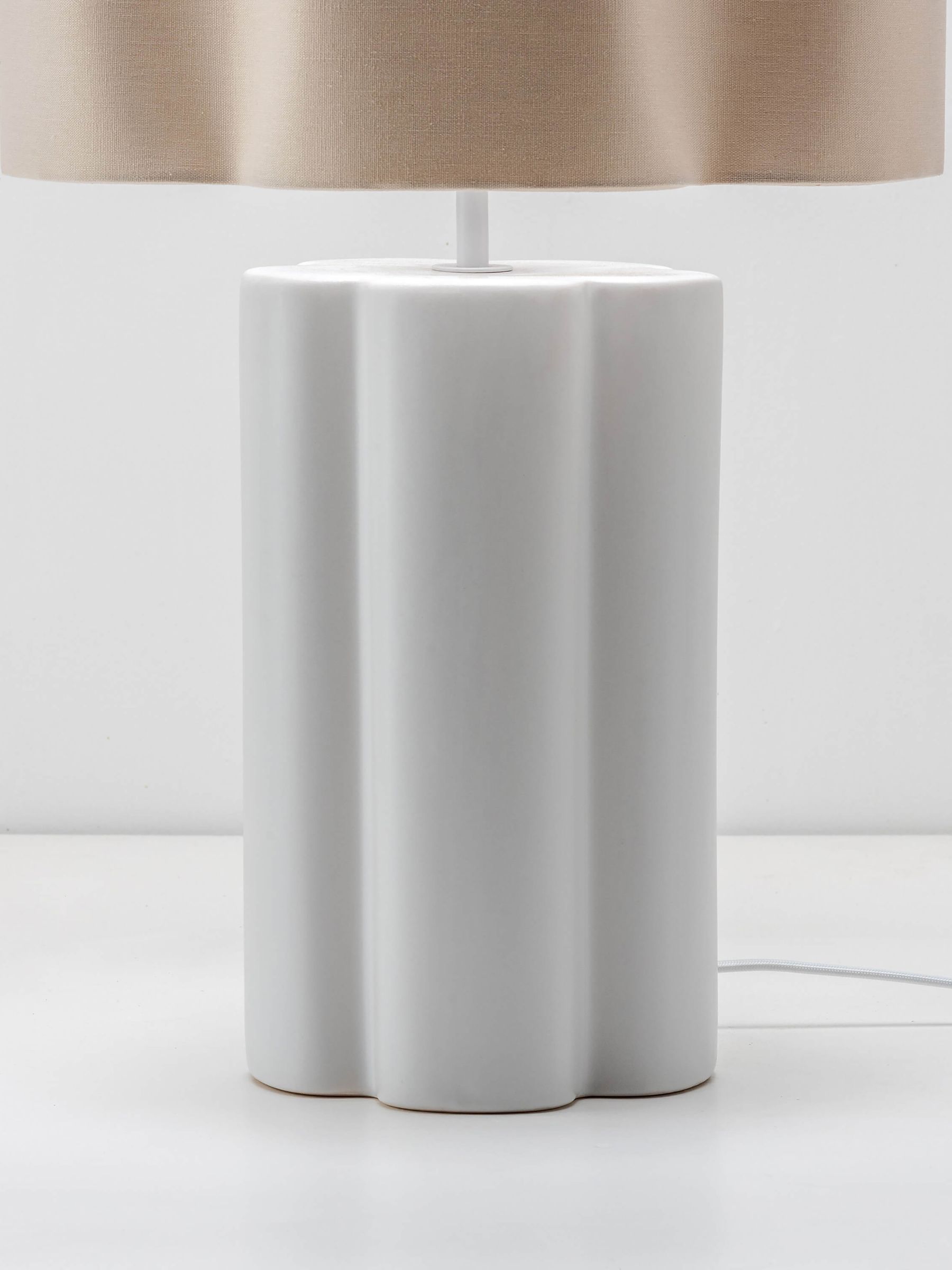 Houseof. White Flower Ceramic Table Light - Image 6 of 6