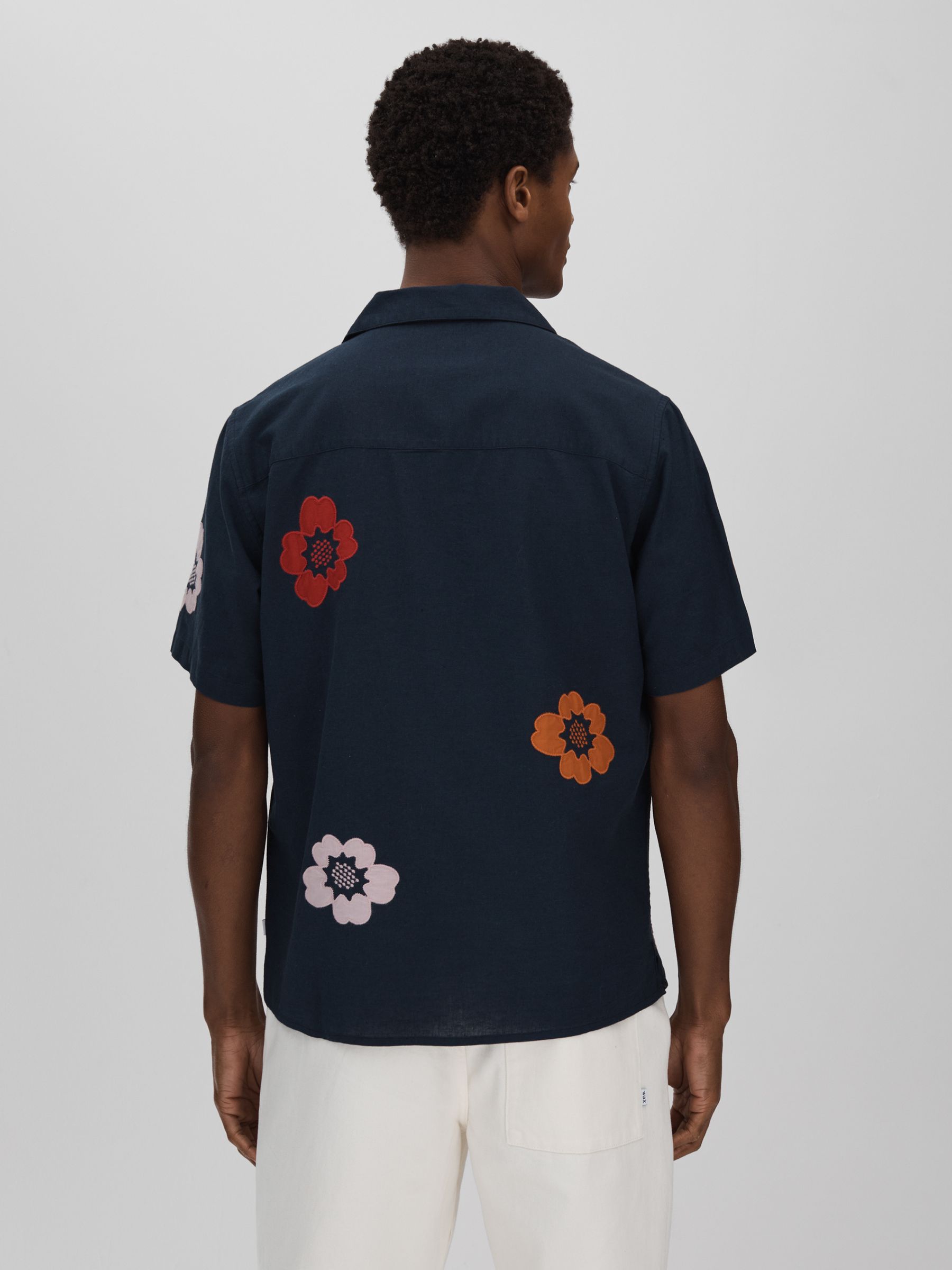 Wax London Relaxed Cotton Linen Applique Shirt in Navy - Image 4 of 6