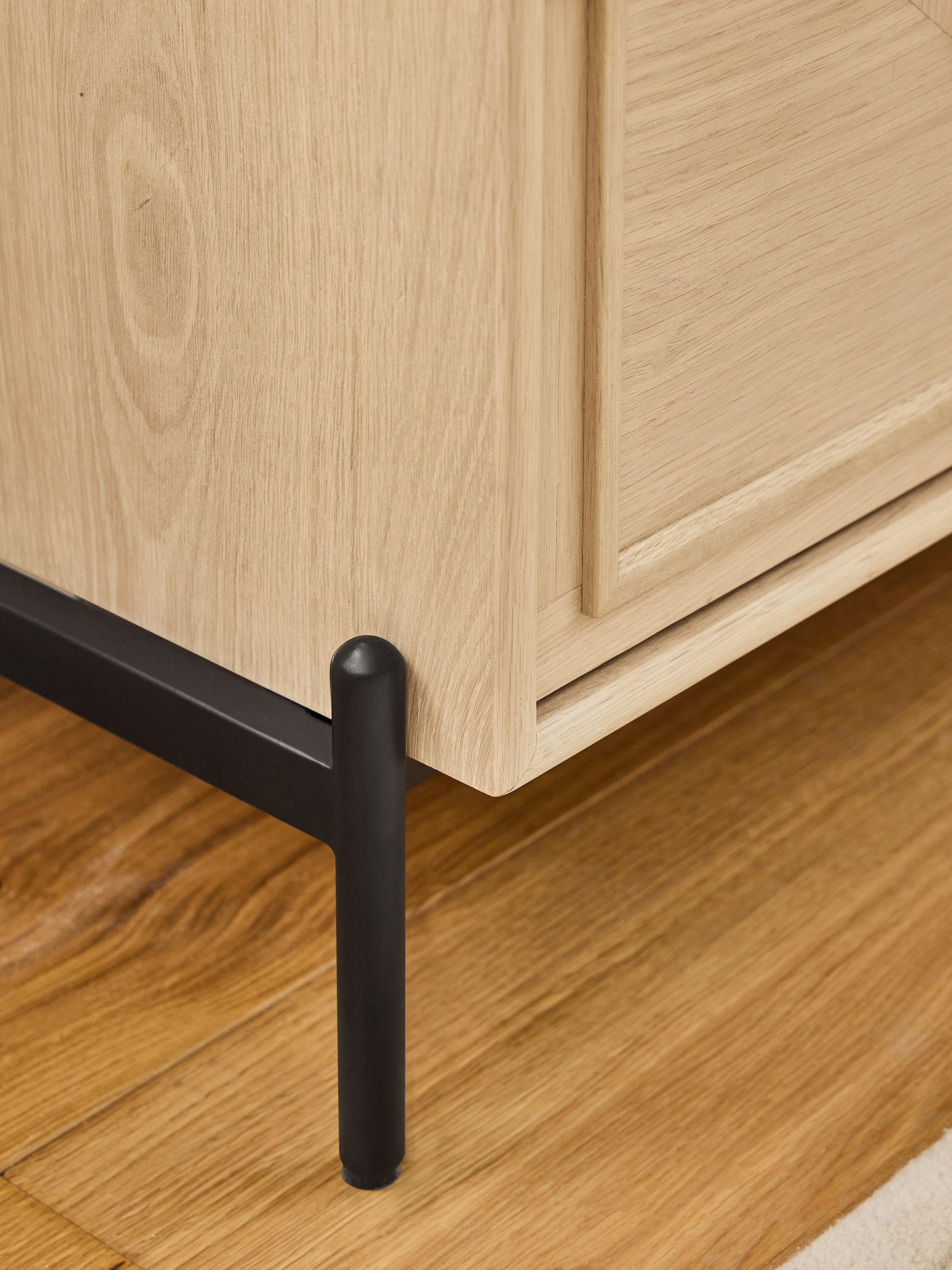 Whitewashed Oak Aden Wide Chest of Drawers - Image 4 of 9