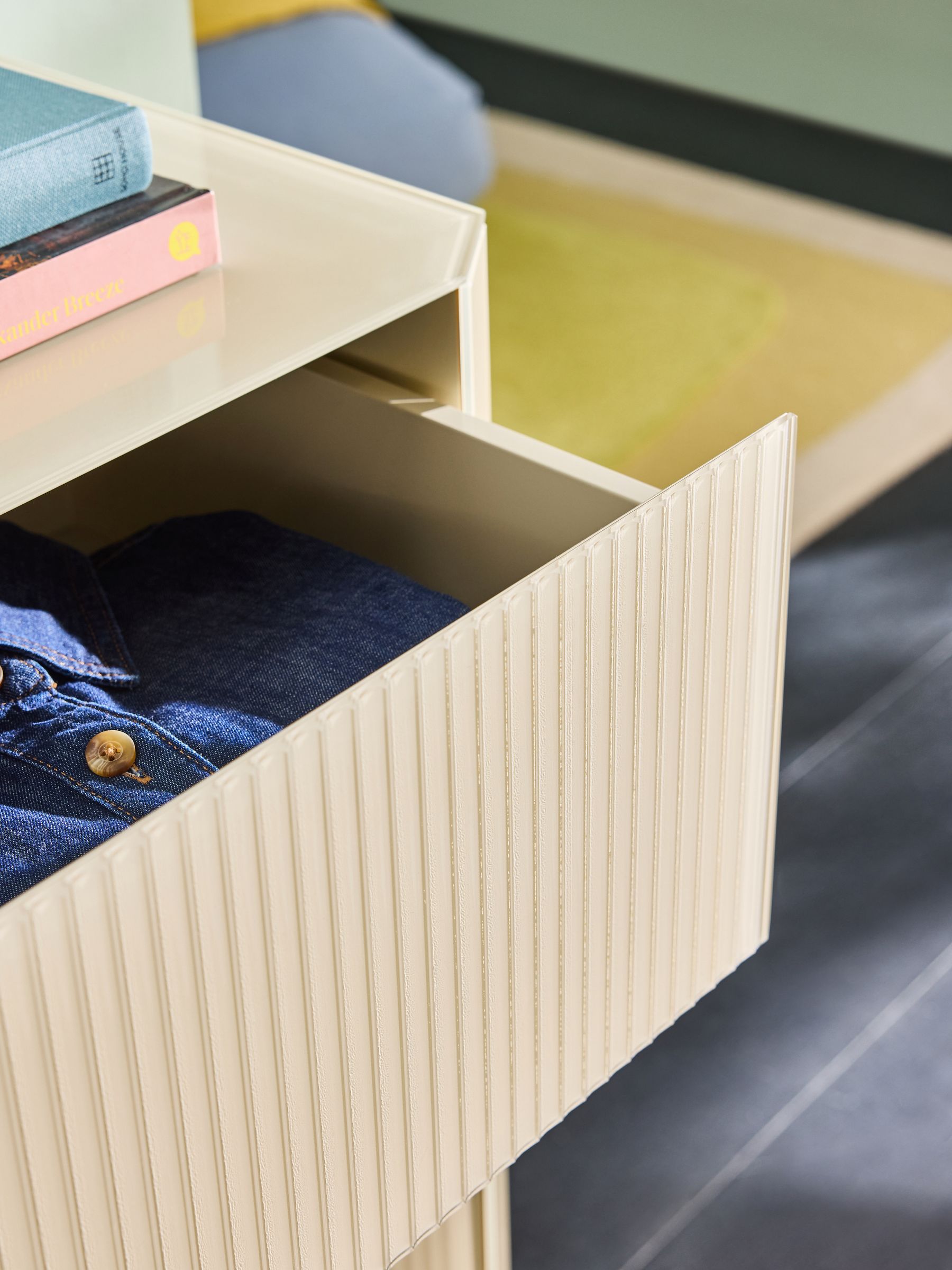 Eleni 5 Drawer Chest of Drawers in Ecru White - Image 3 of 3