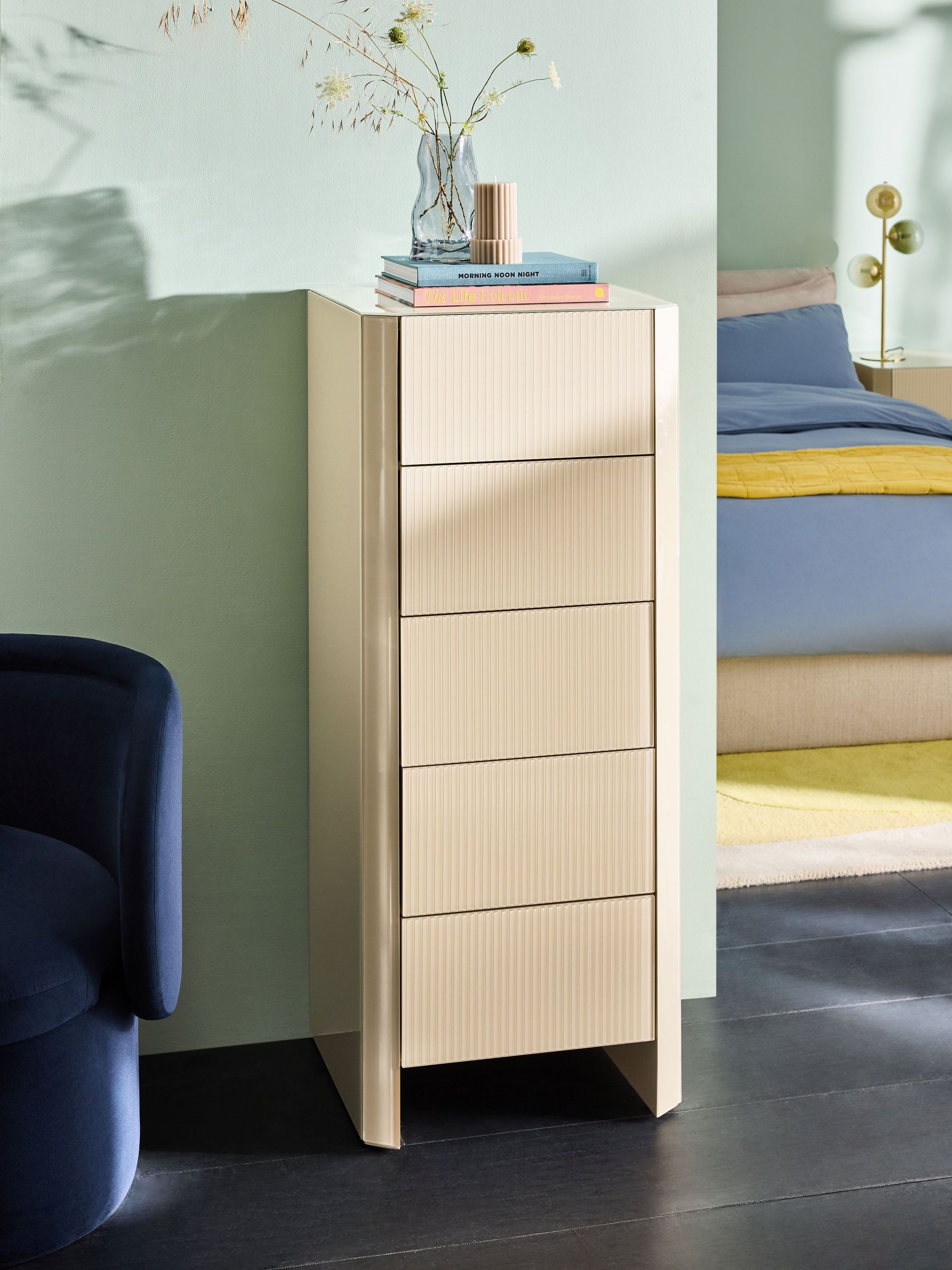 Eleni 5 Drawer Chest of Drawers in Ecru White Glass - Image 4 of 10