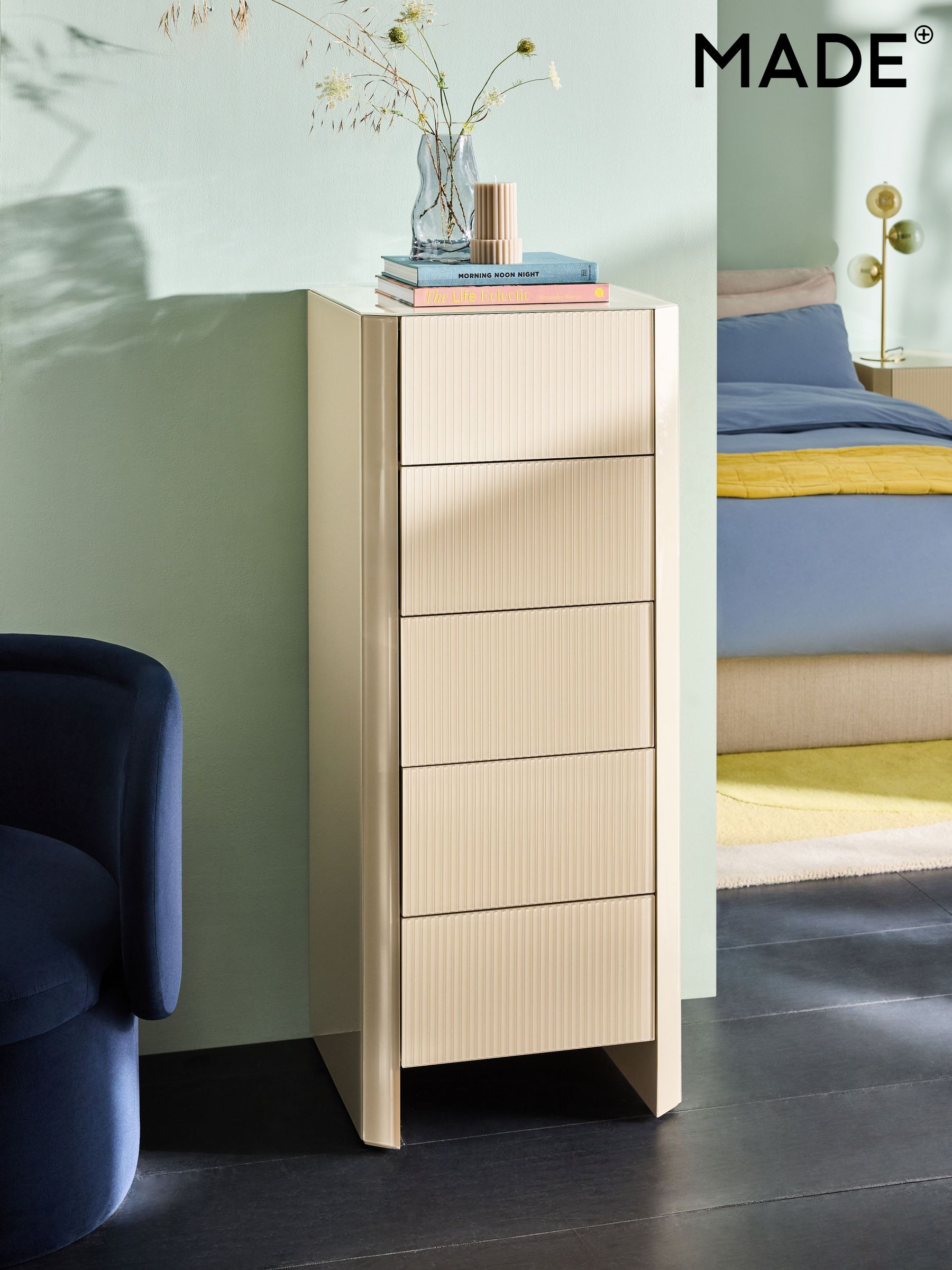 Eleni 5 Drawer Chest of Drawers in Ecru White Glass - Image 5 of 10