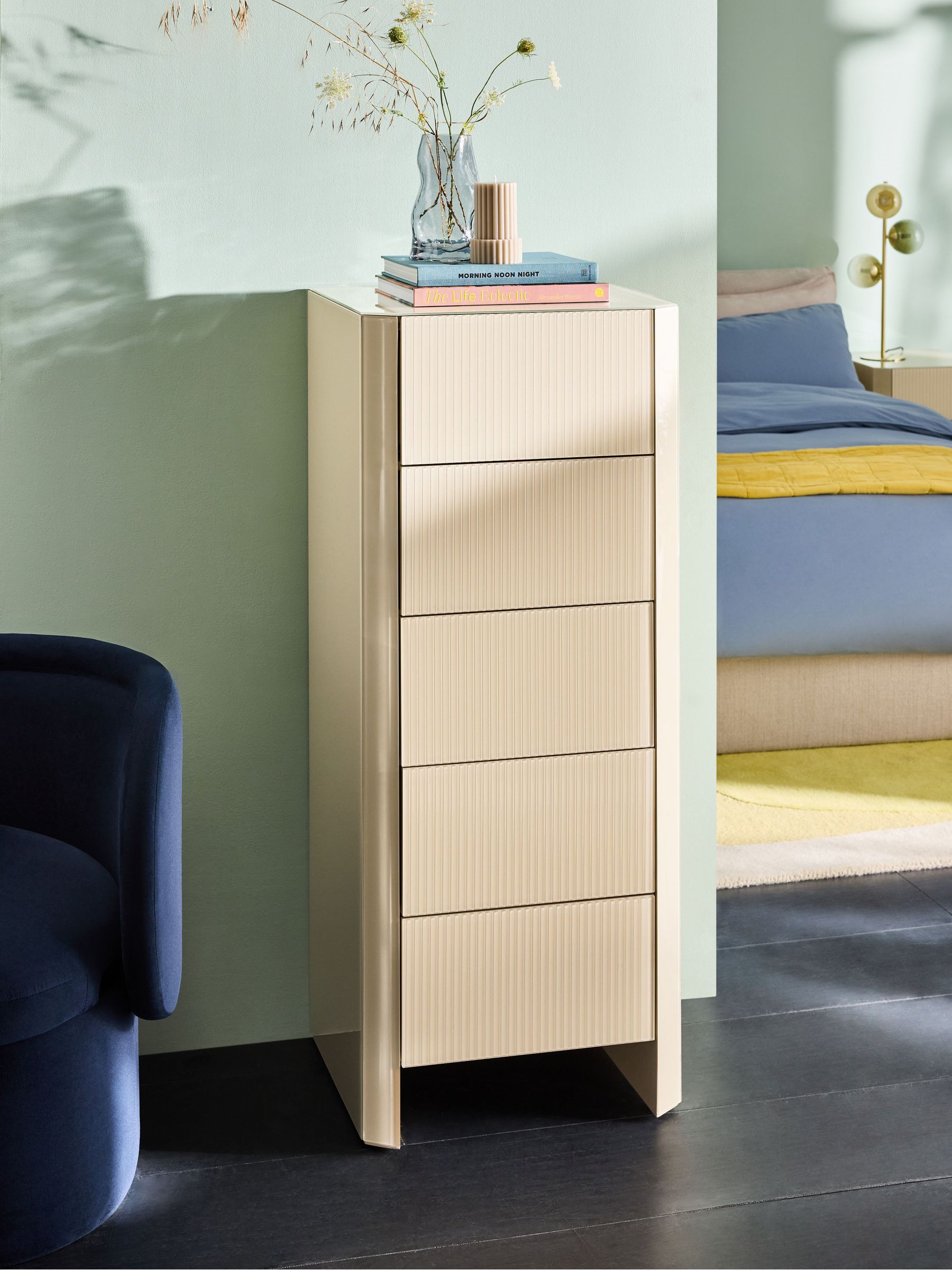 Eleni 5 Drawer Chest of Drawers in Ecru White Glass - Image 9 of 10