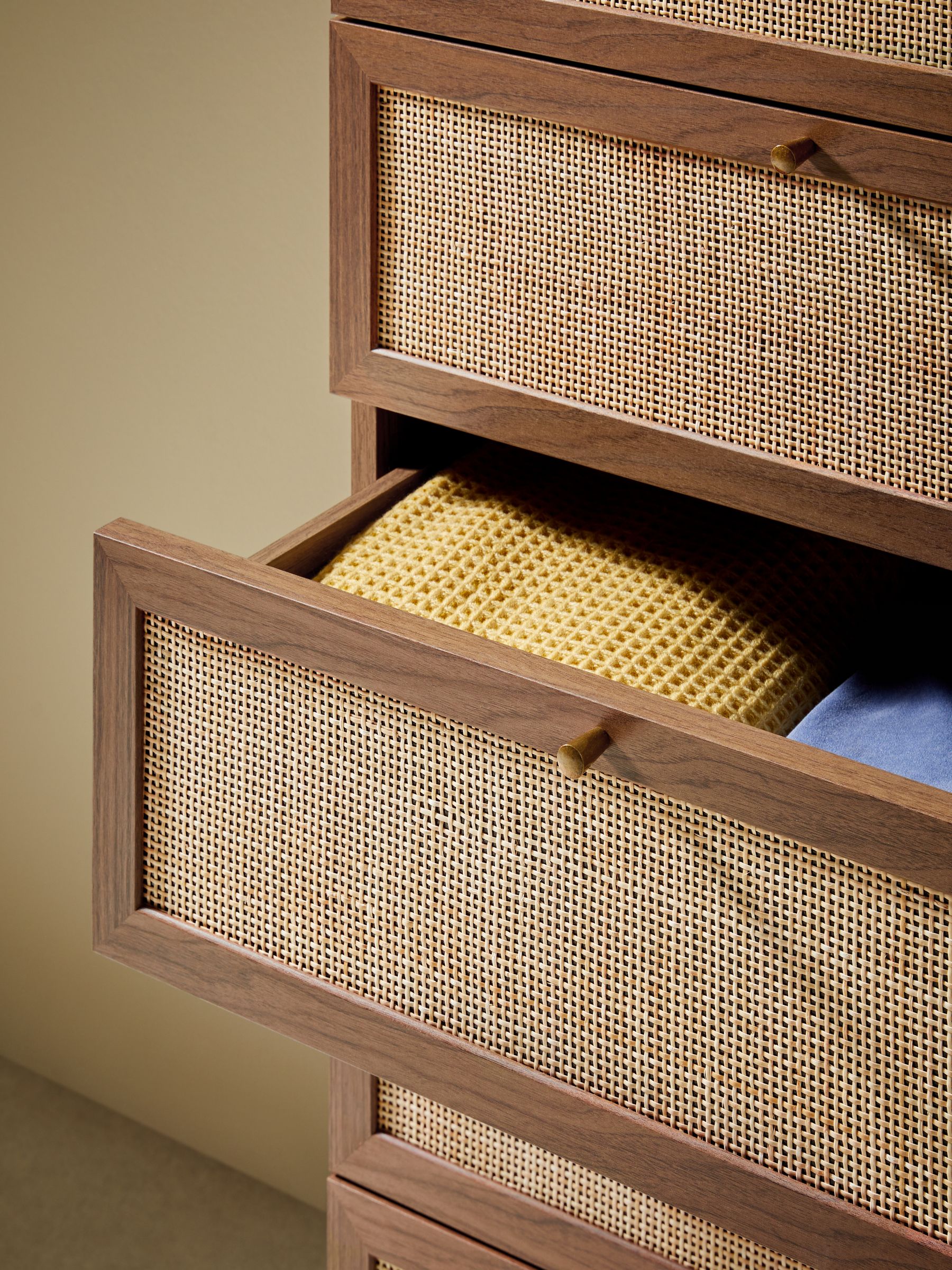 Pavia Rattan 6 Drawer Chest of Drawers in Dark Oak Effect - Image 3 of 5