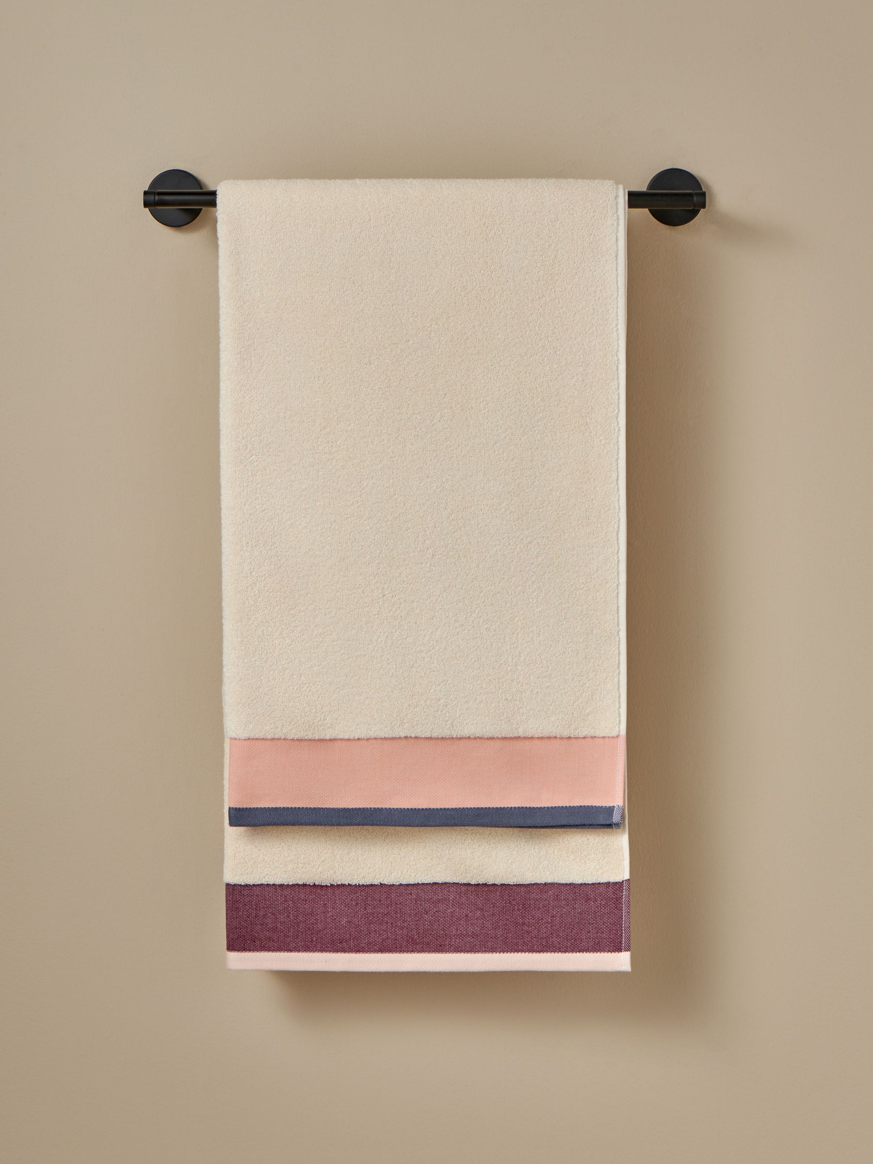 Dax Border Towel in Pinks - Image 2 of 3