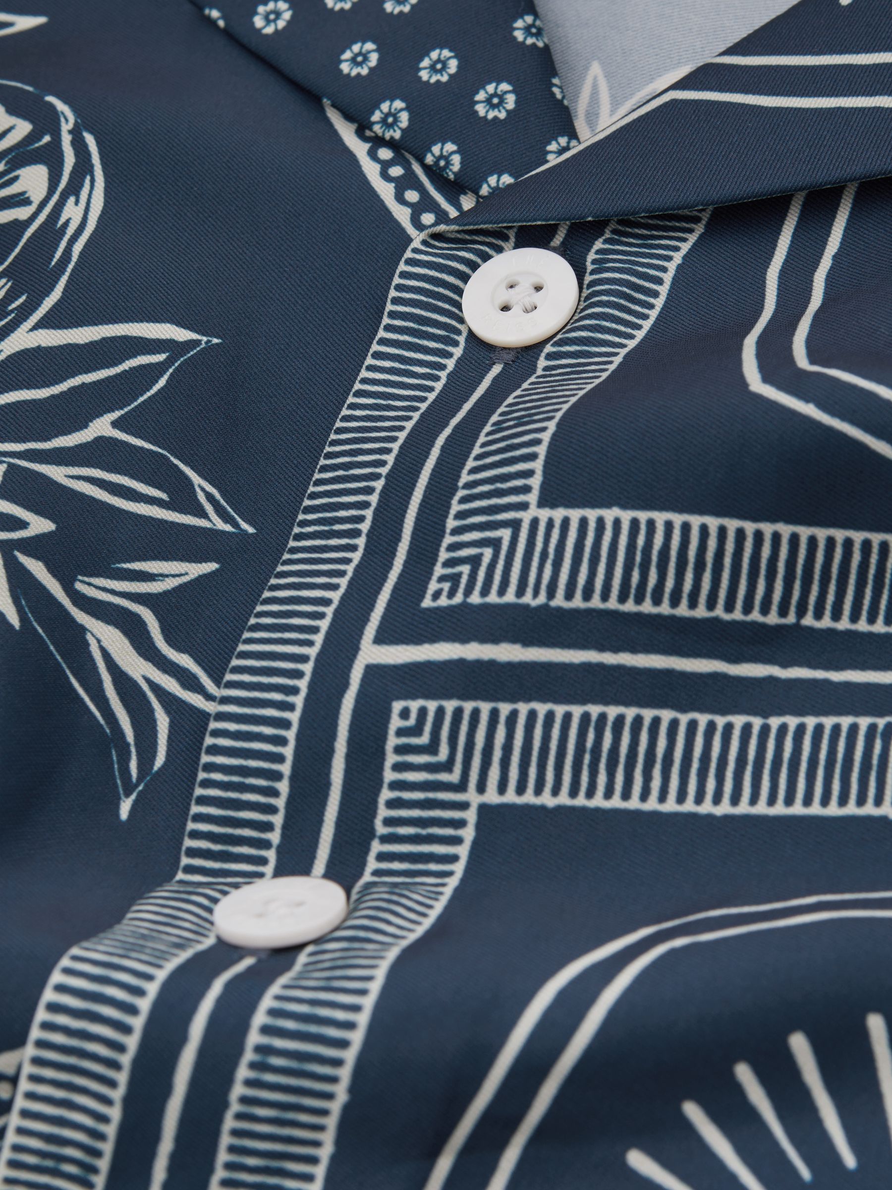 Reiss | Ché Printed Cuban Collar Shirt in Navy/White - Image 5 of 5