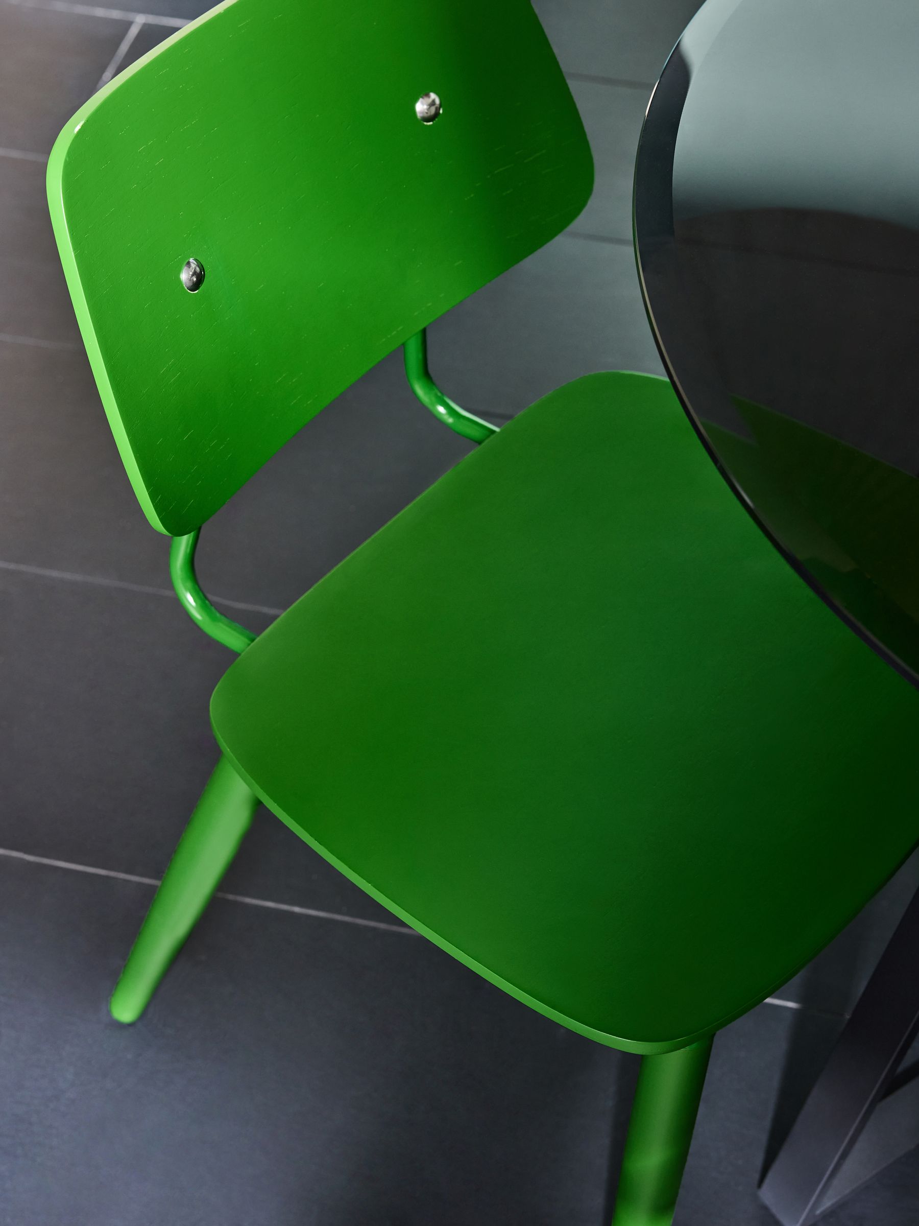 Set of 2 Airi Dining Chairs in Green - Image 2 of 6