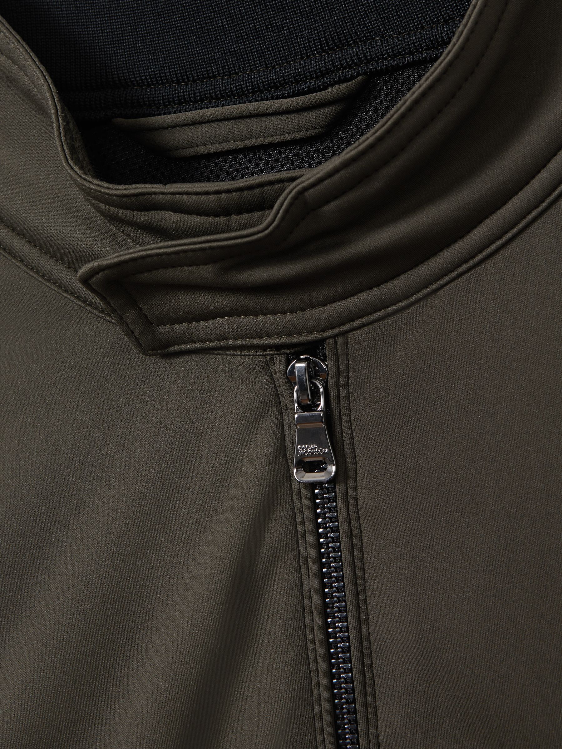 Oscar Jacobson Water Resistant Softshell Jacket in Grey - Image 2 of 5