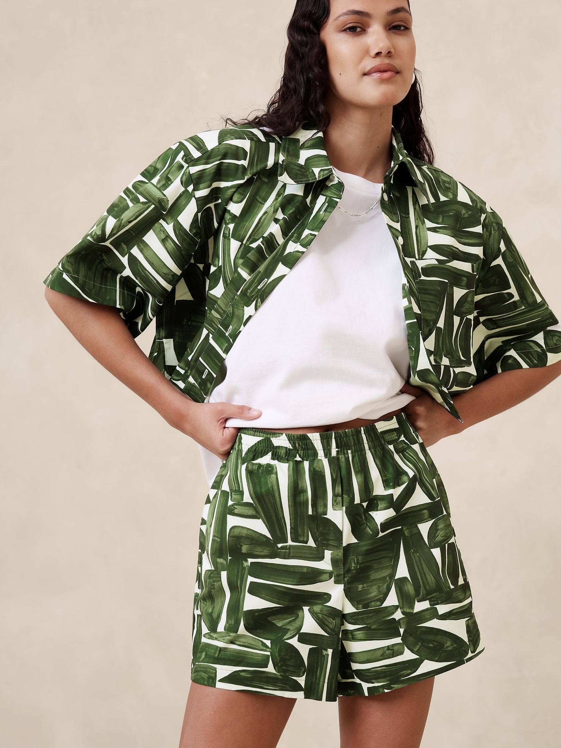 Banana Republic Green Twill Pull On Shorts - Image 1 of 4