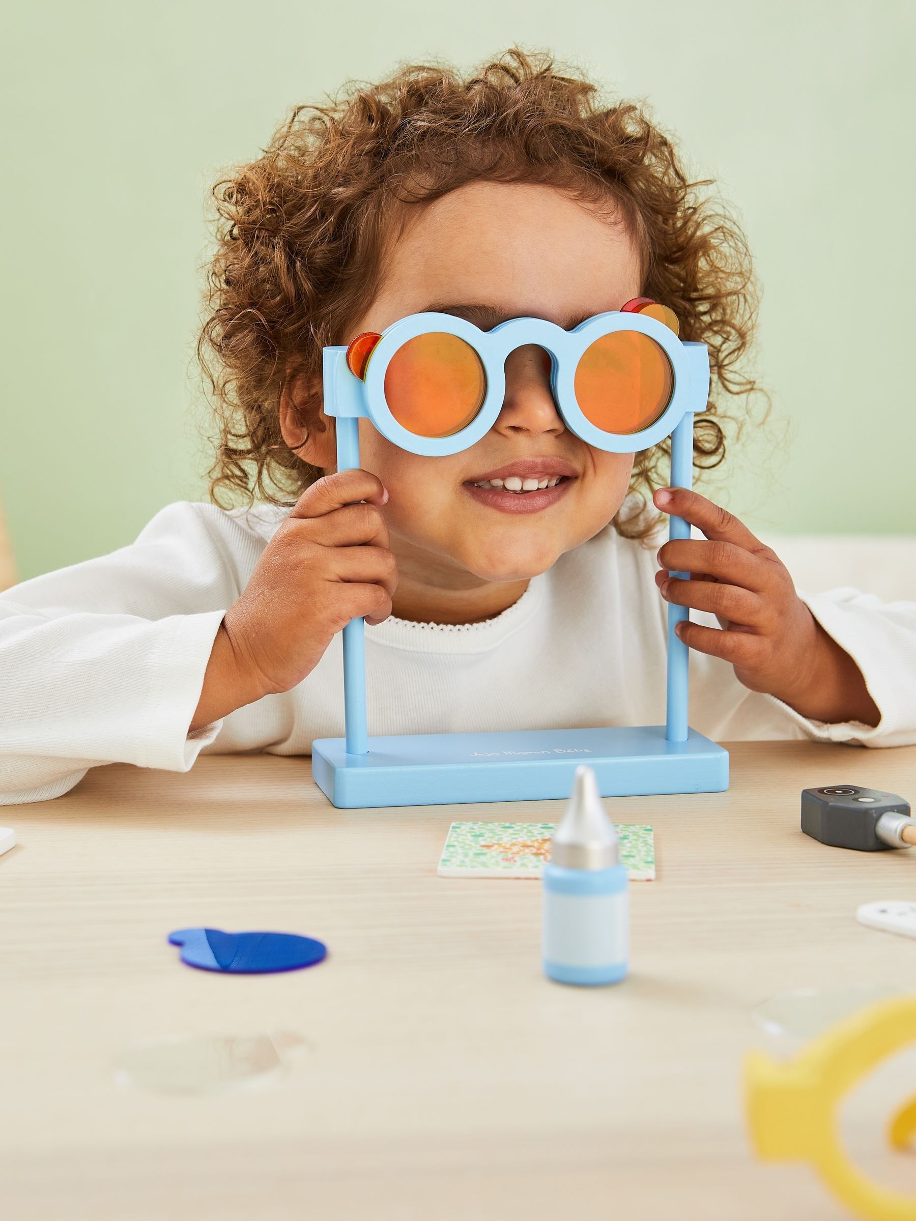 Opticians Playset - Image 10 of 11
