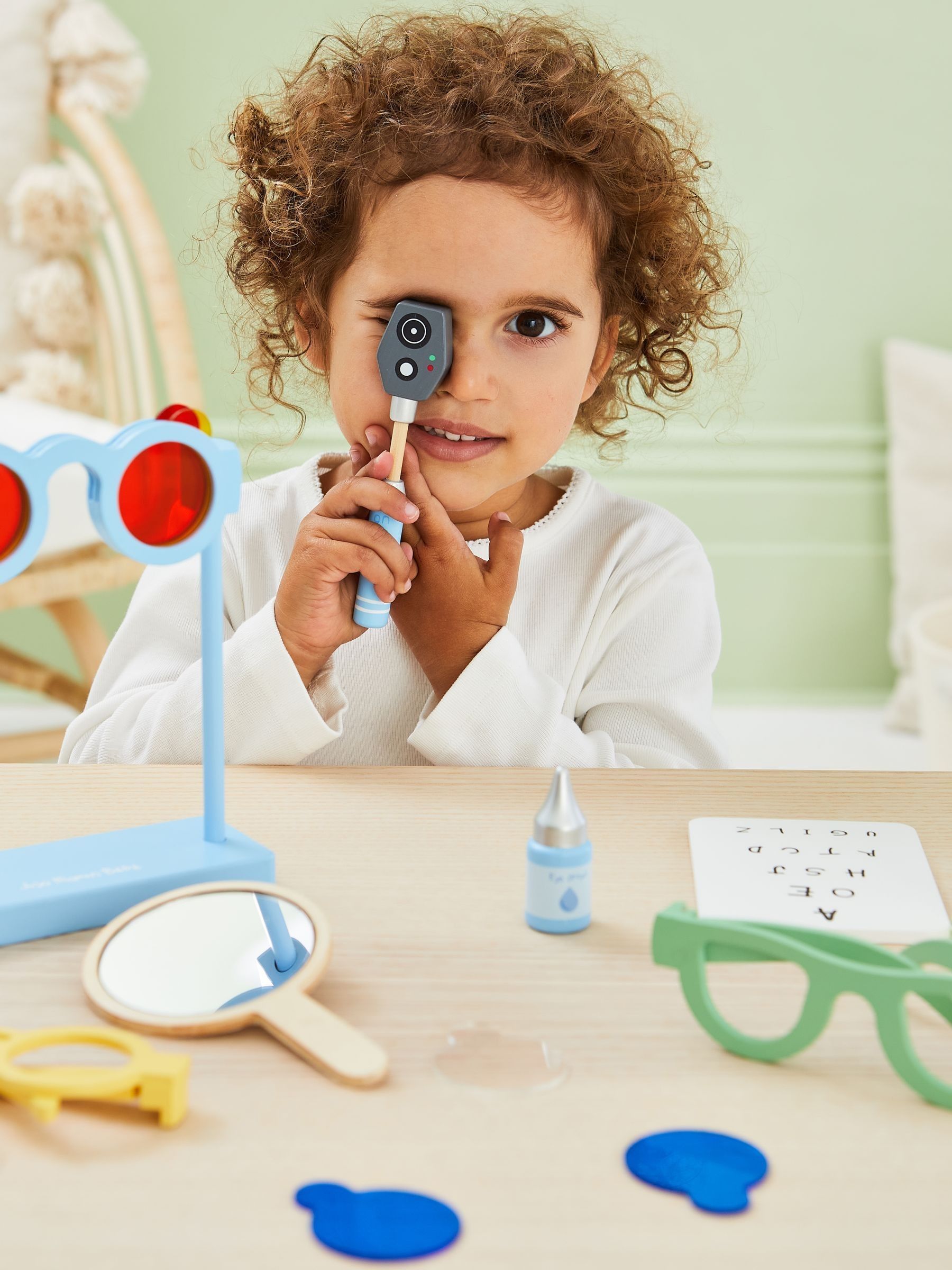 Opticians Playset - Image 11 of 11