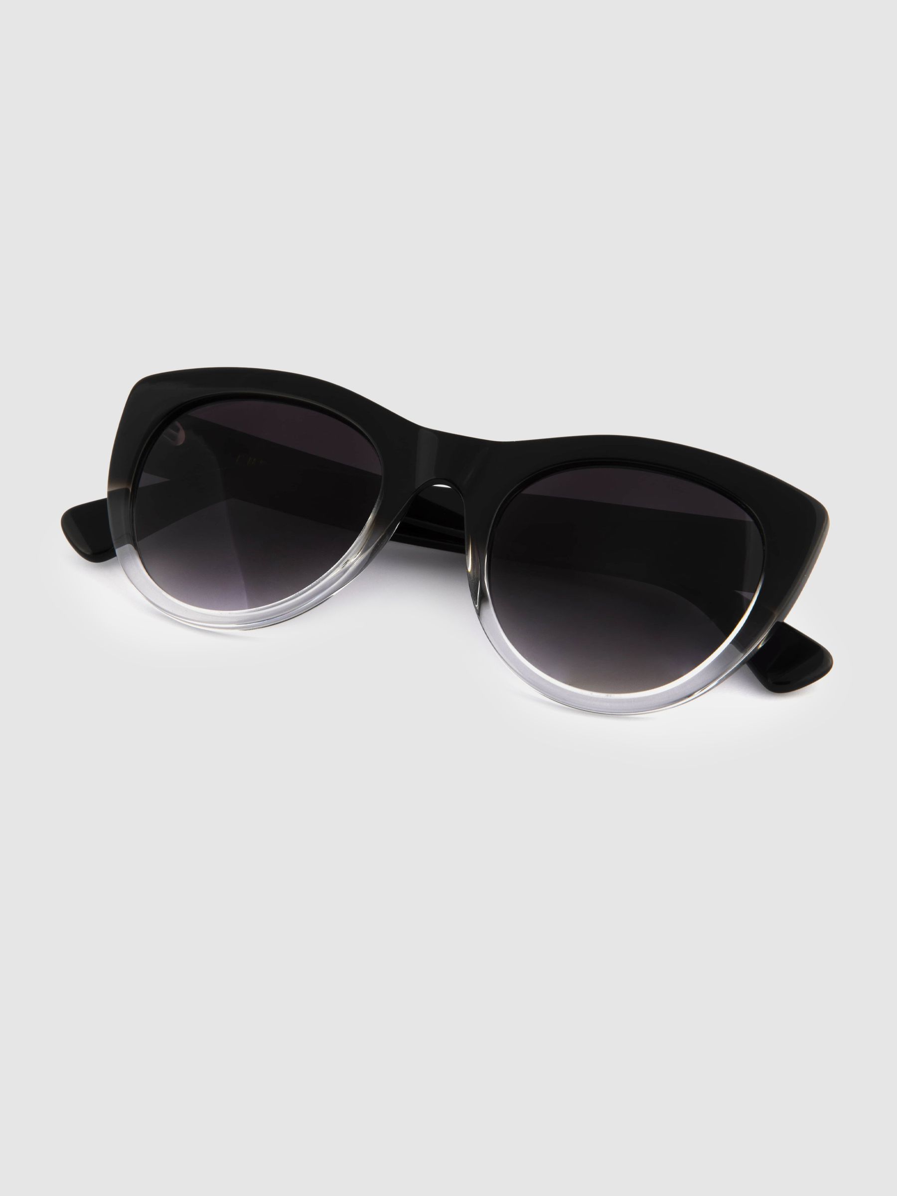 Curry and Paxton Cat Eye Sunglasses in Black - Image 4 of 4