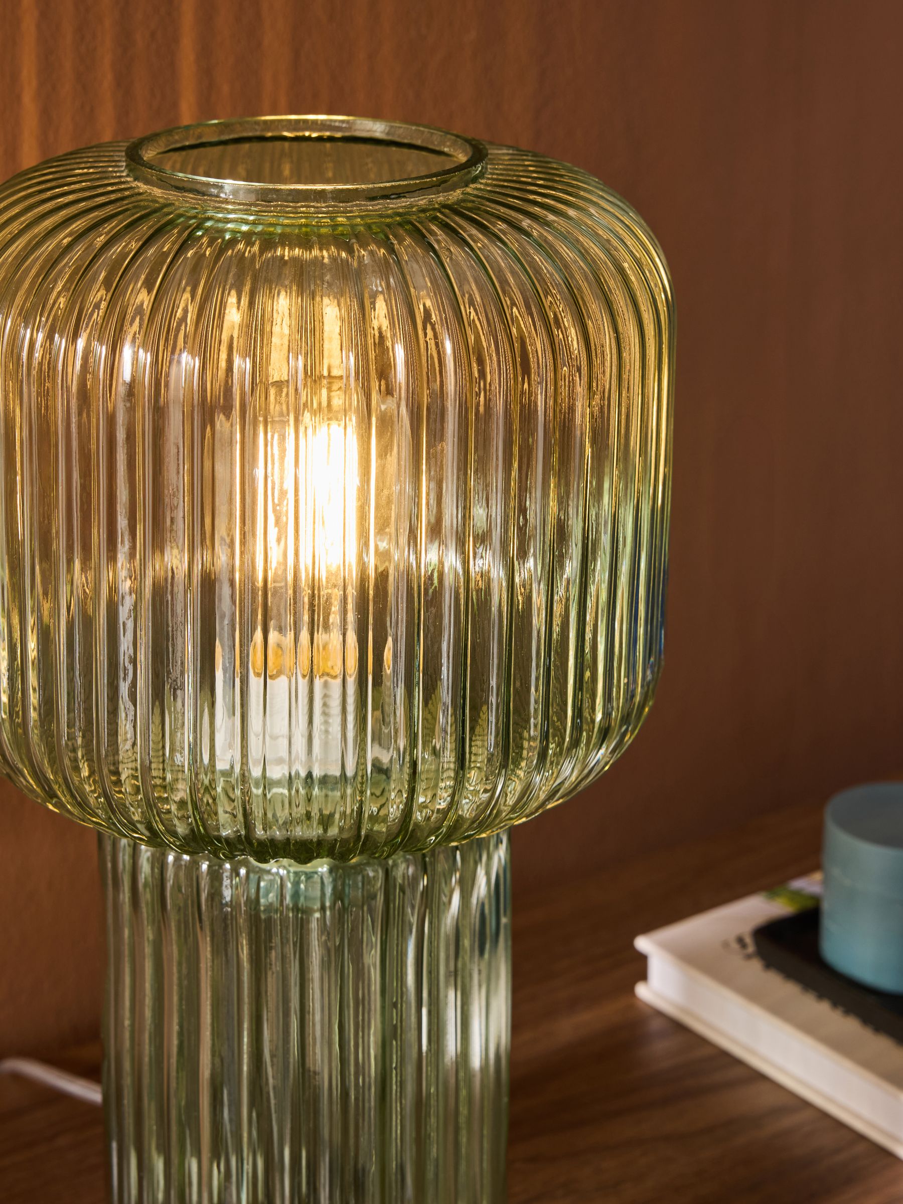 Regular Briz Table Lamp in Green - Image 2 of 5