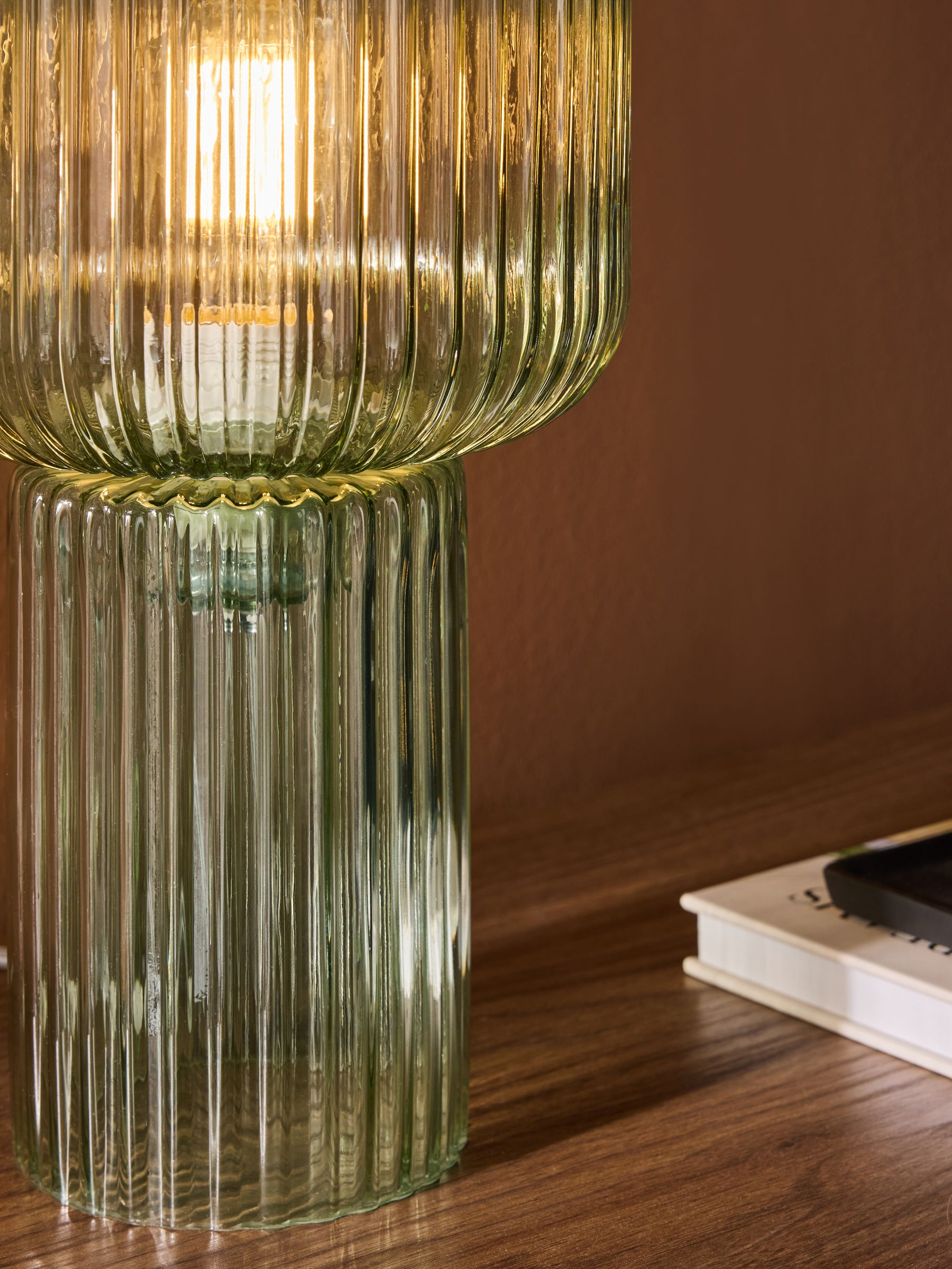 Regular Briz Table Lamp in Green - Image 3 of 5