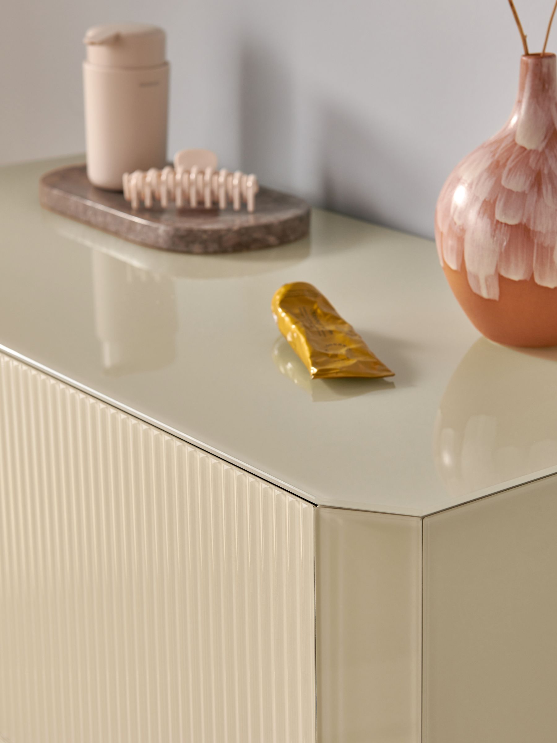 Eleni 3 Drawer Chest of Drawers in Ecru White - Image 3 of 4