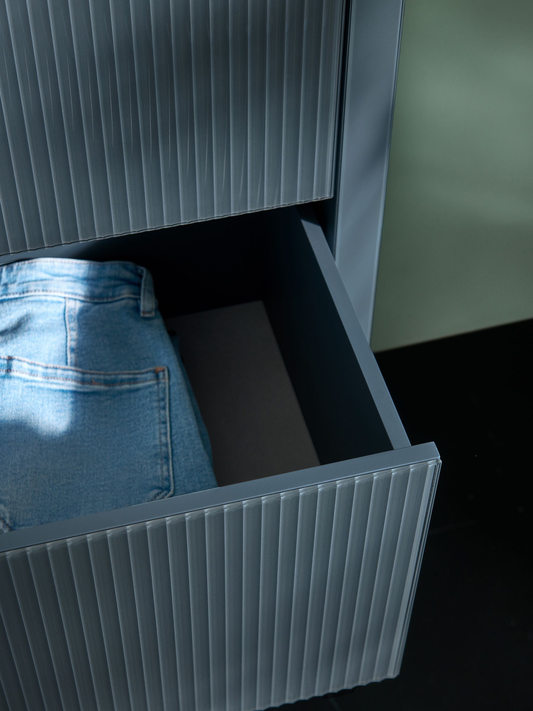 Eleni 3 Drawer Chest of Drawers in Blue Glass - Image 4 of 4