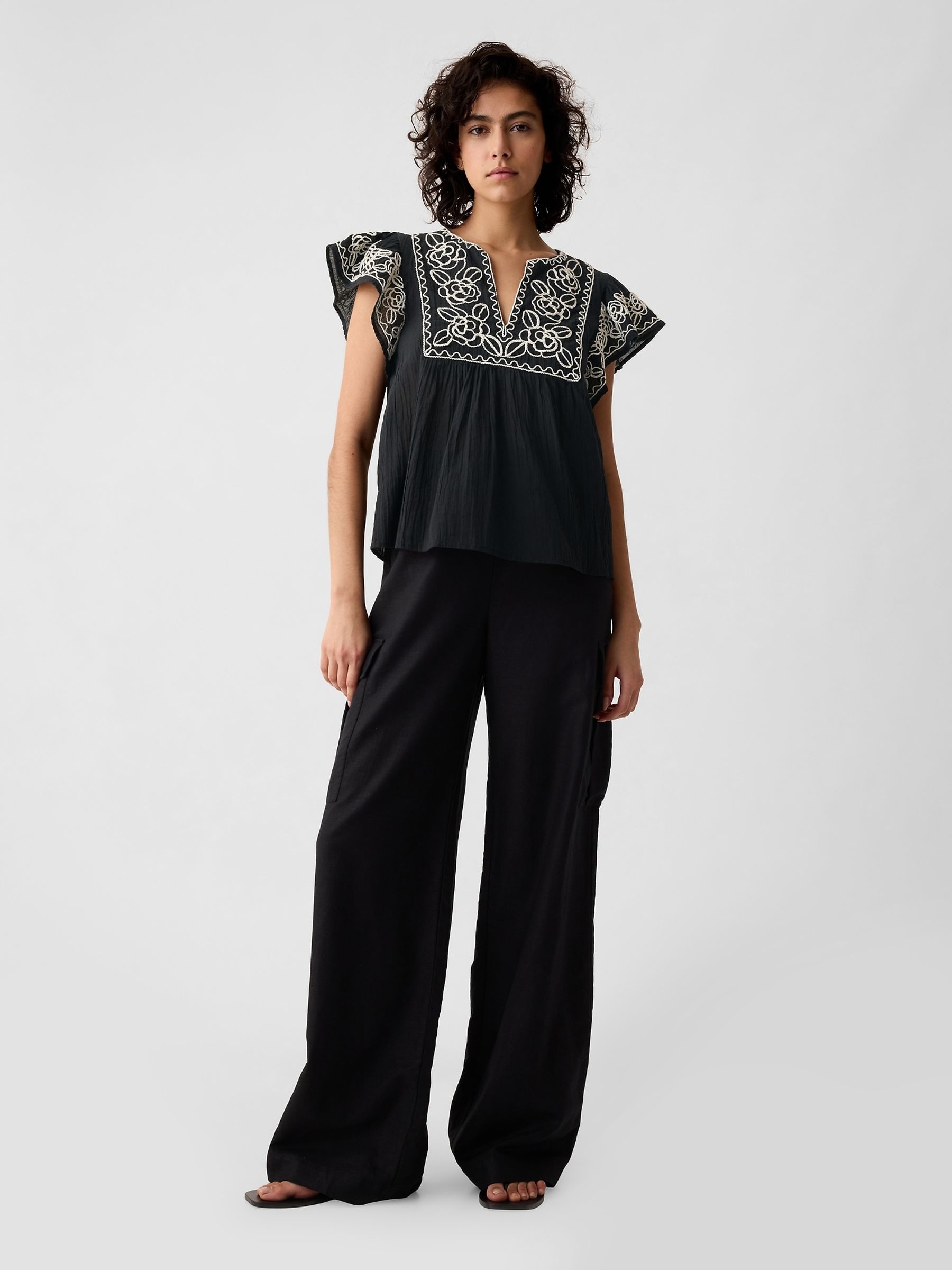Black Crinkle Gauze Embroidered Cropped Shirt - Image 4 of 5