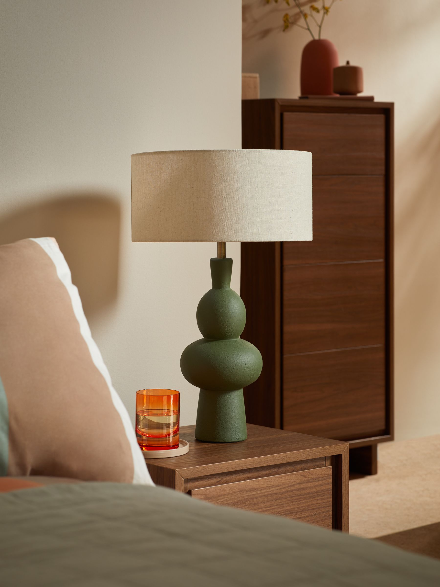 Freyja Ceramic Table Lamp in Green - Image 2 of 6