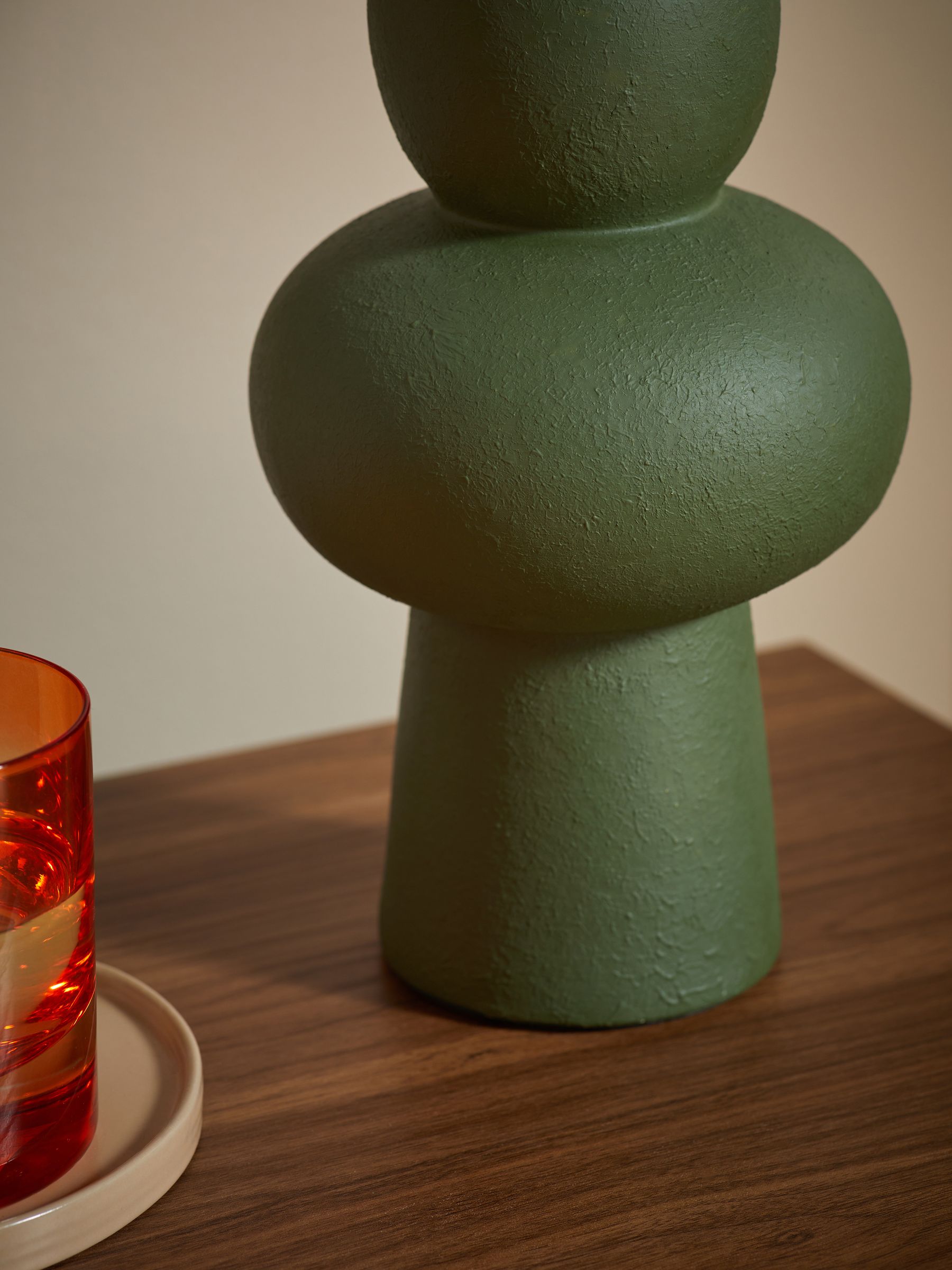 Freyja Ceramic Table Lamp in Green - Image 3 of 6