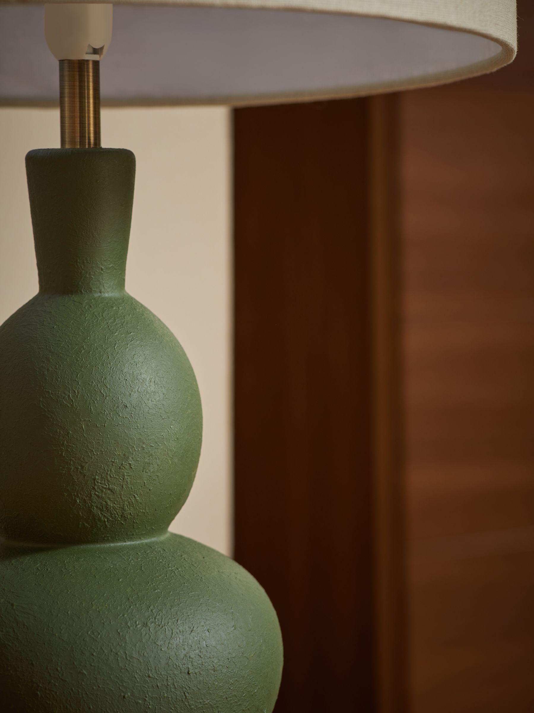 Freyja Ceramic Table Lamp in Green - Image 4 of 6