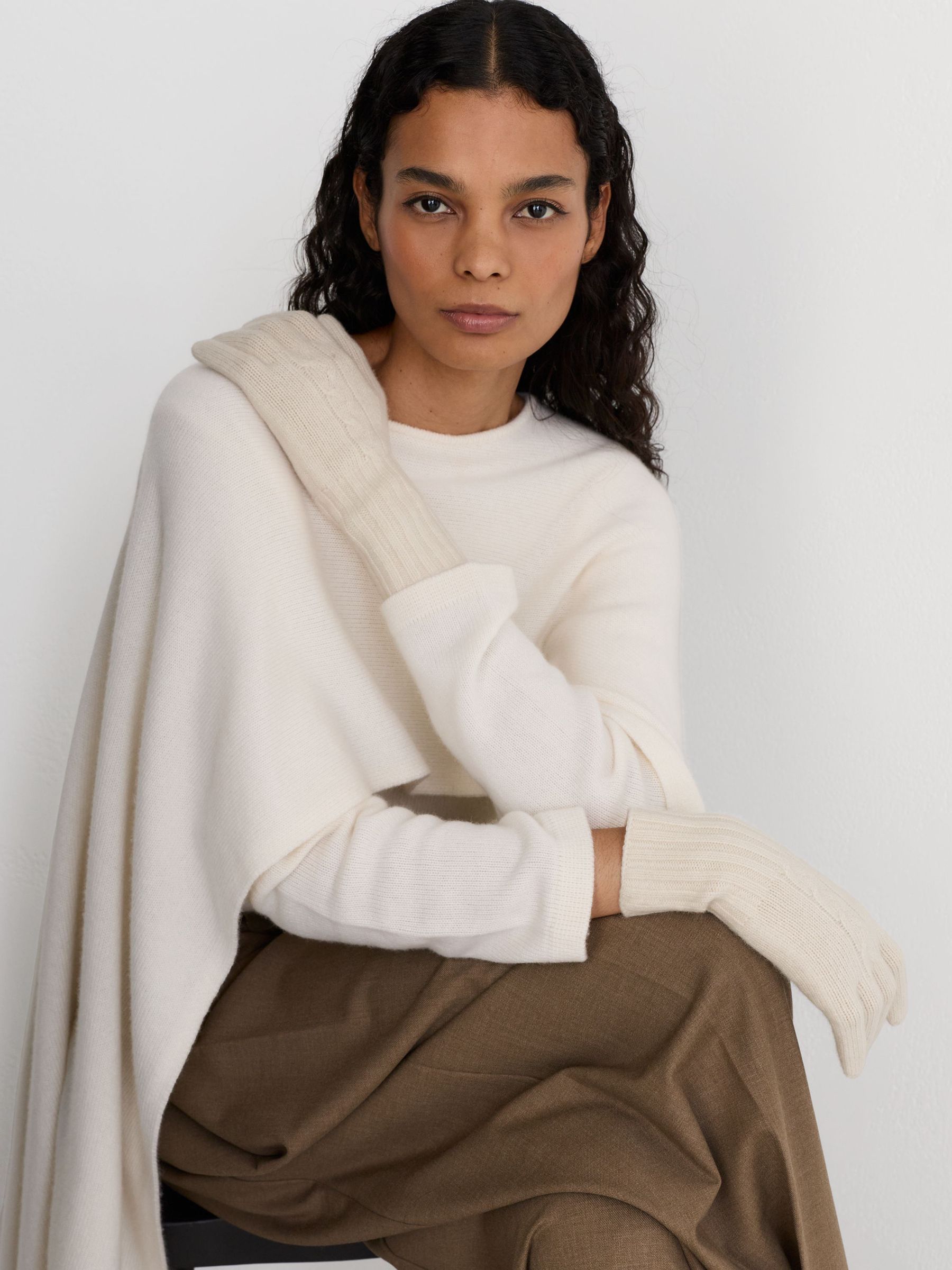Wool-Blend Cable-Knit Gloves with Cashmere in Cream - صورة 1 من 3
