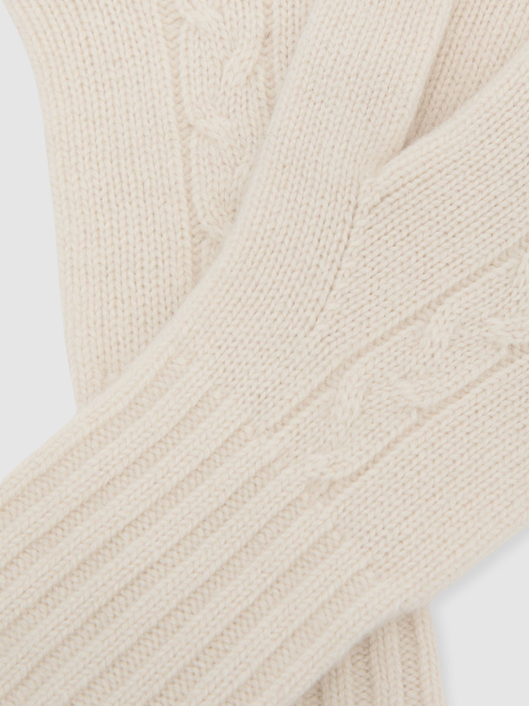 Wool-Blend Cable-Knit Gloves with Cashmere in Cream - صورة 3 من 3