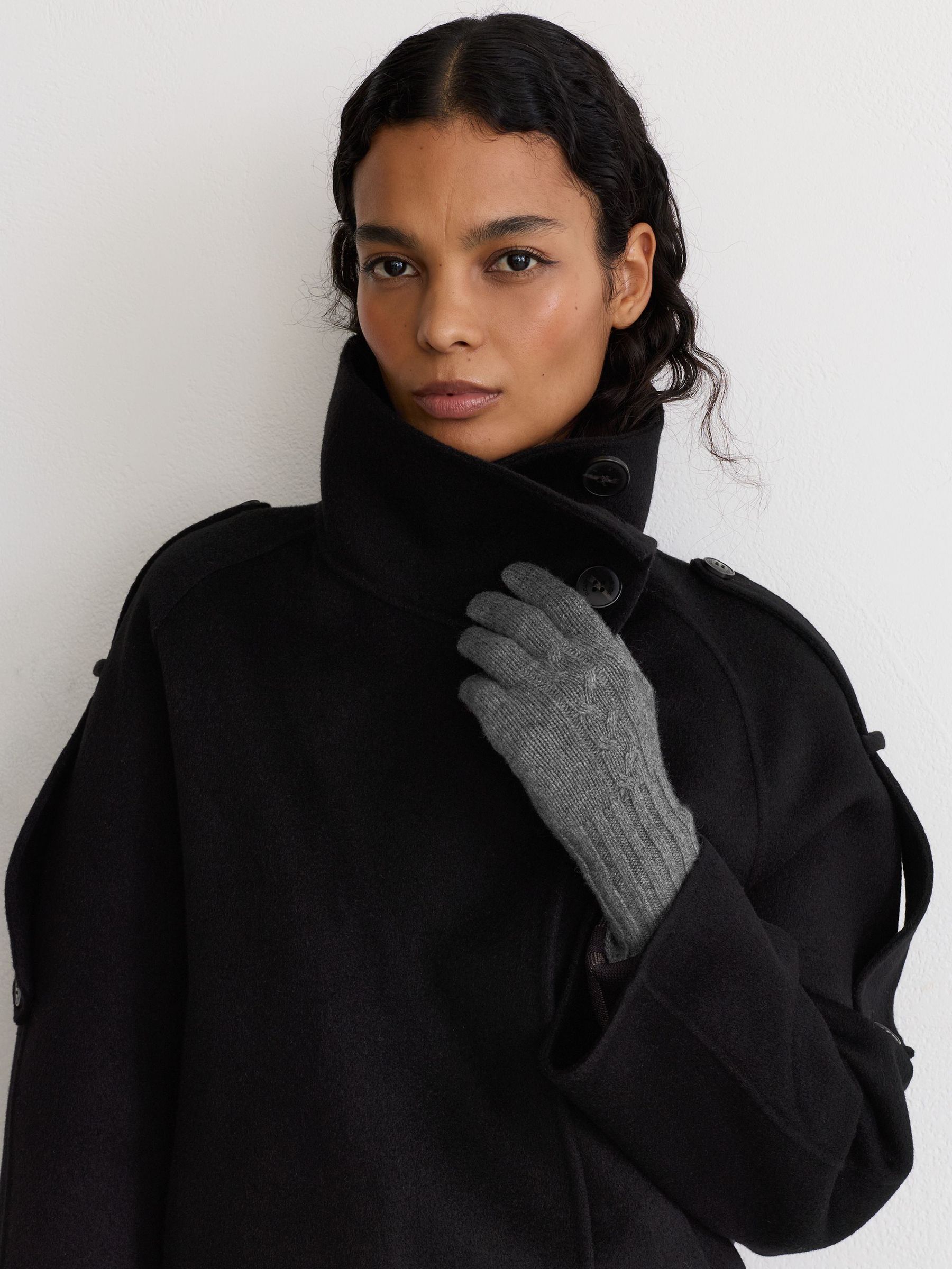 Wool-Blend Cable-Knit Gloves with Cashmere in Grey - صورة 1 من 3