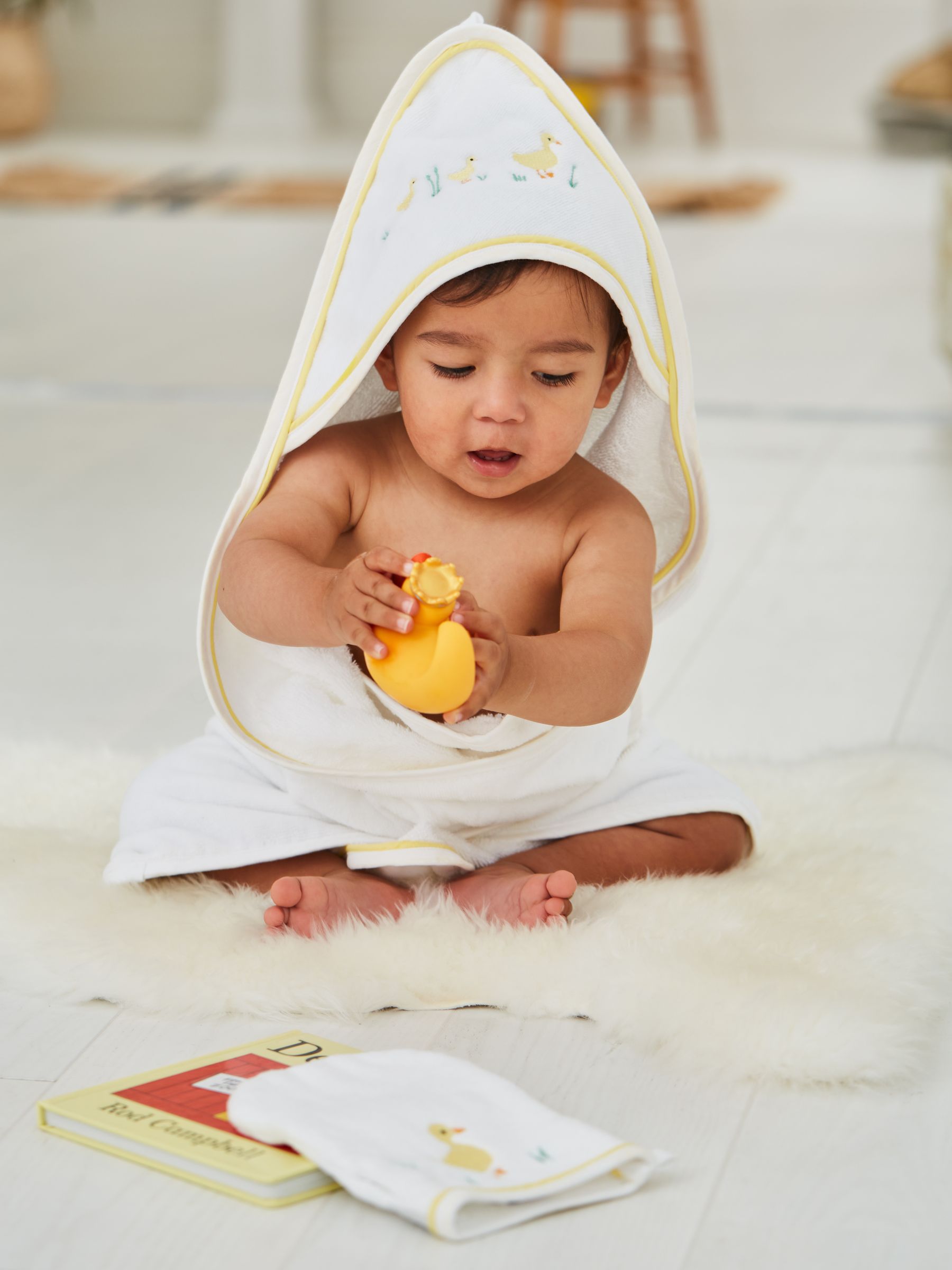 Duck Hooded Towel & Wash Mitt - Image 6 of 7